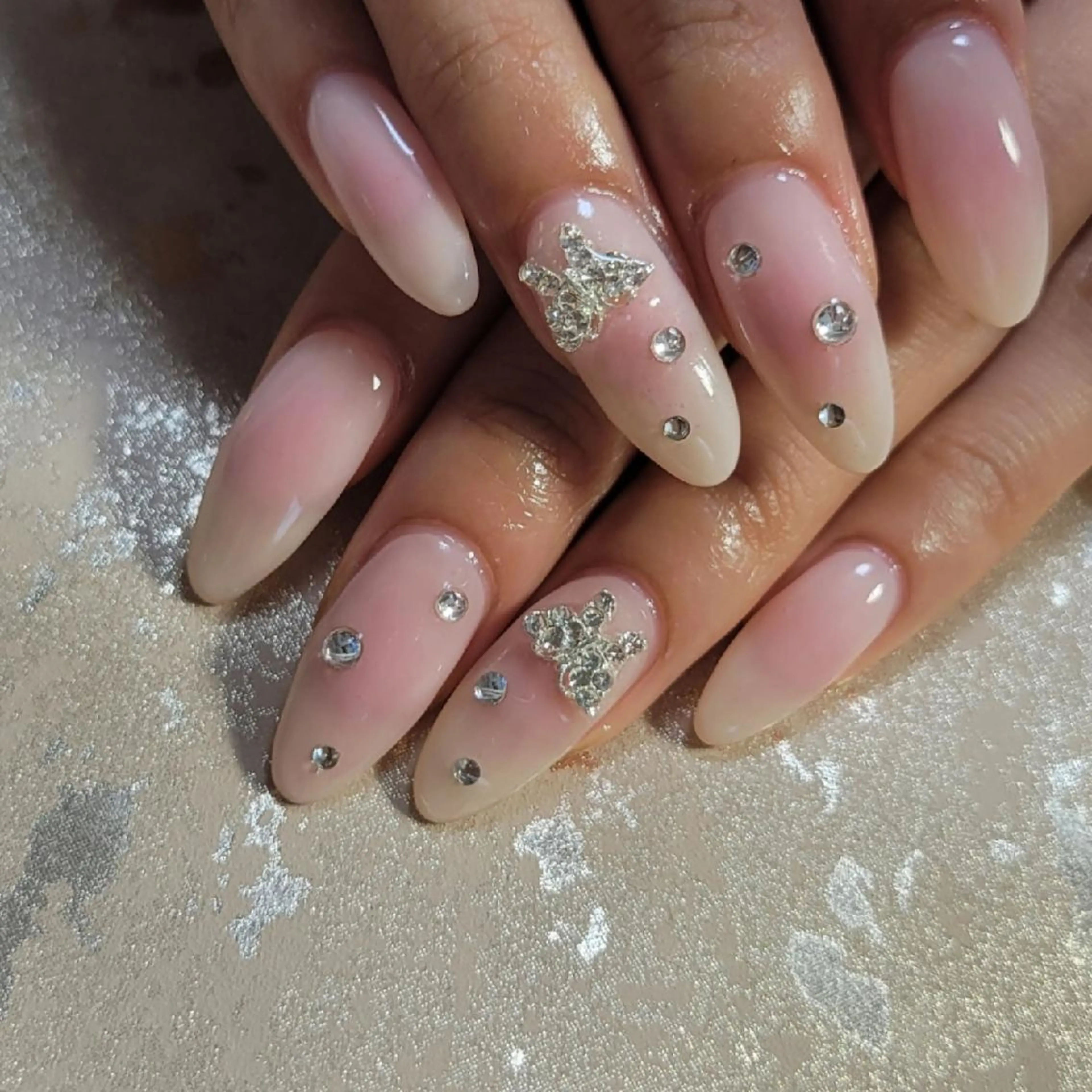 ネイル チークネイル グラデーション ネイルサロンほっこり kanaのネイルデザイン