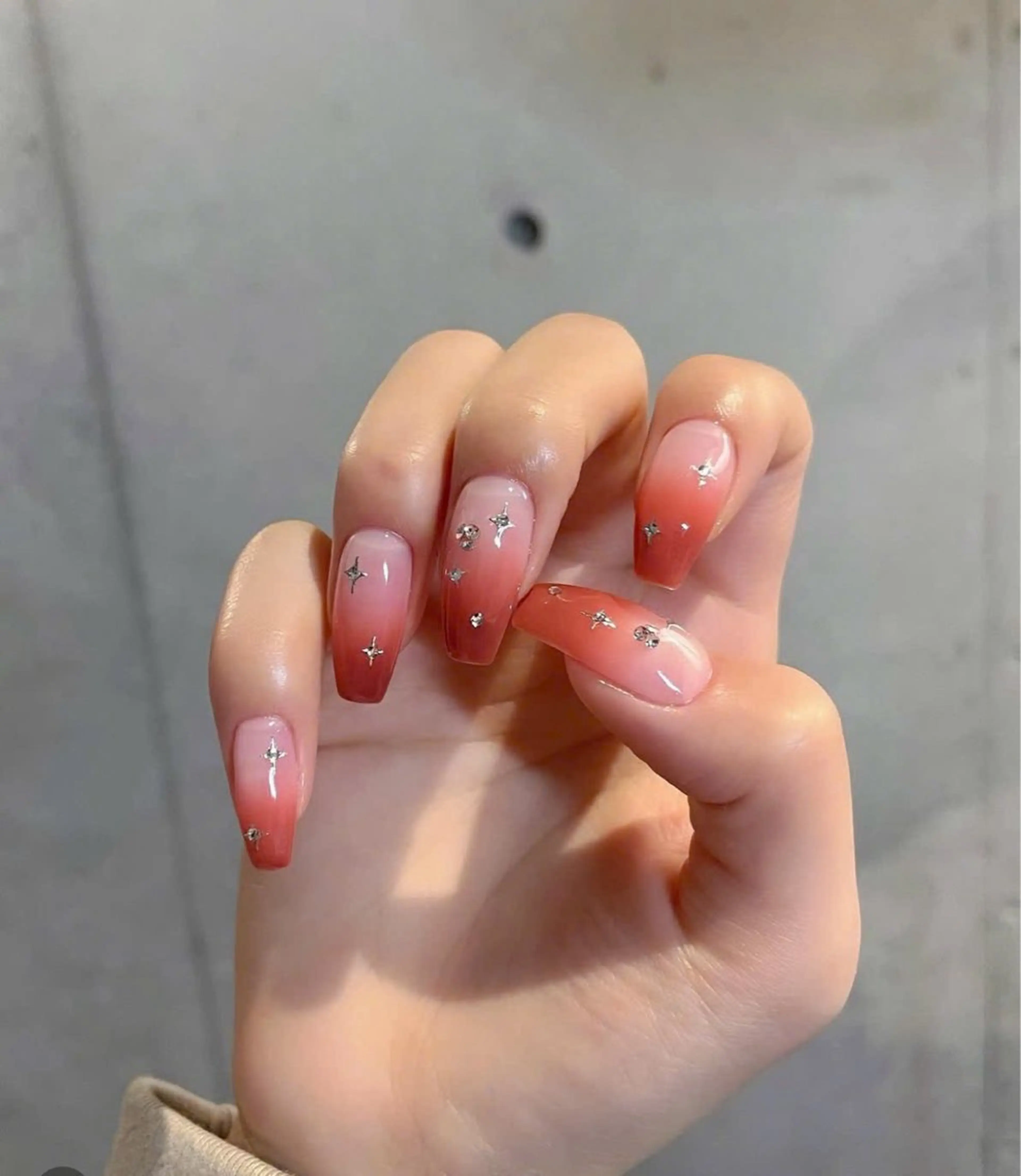 ネイル フラッシュネイル フレンチネイル グラデーション キラキラネイル 韓国ネイル Lyna Nail のネイルデザイン