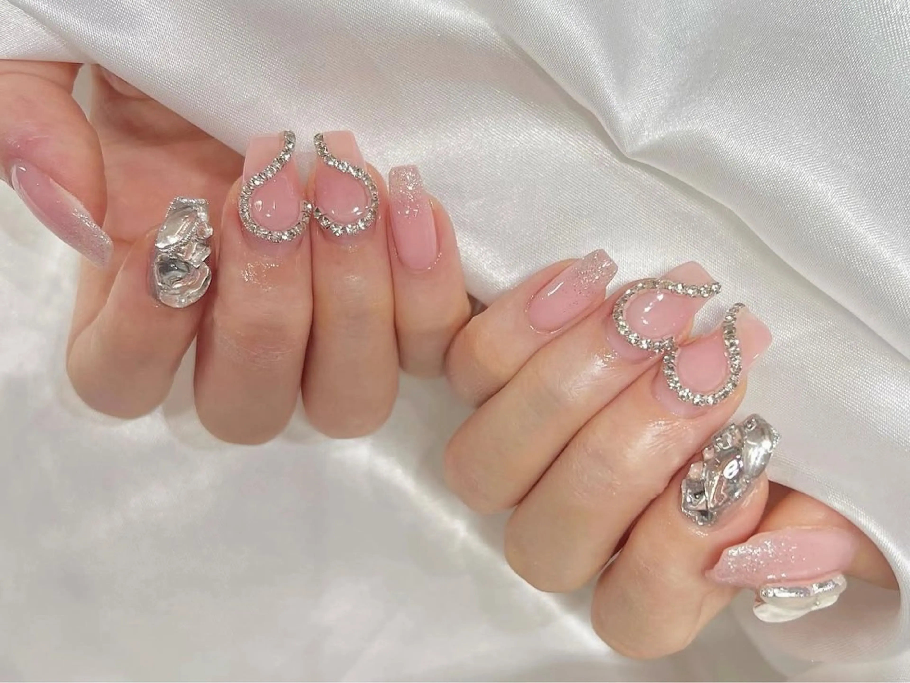 ロング 韓国風ヘア ハンドネイル NOA NAILのネイルデザイン