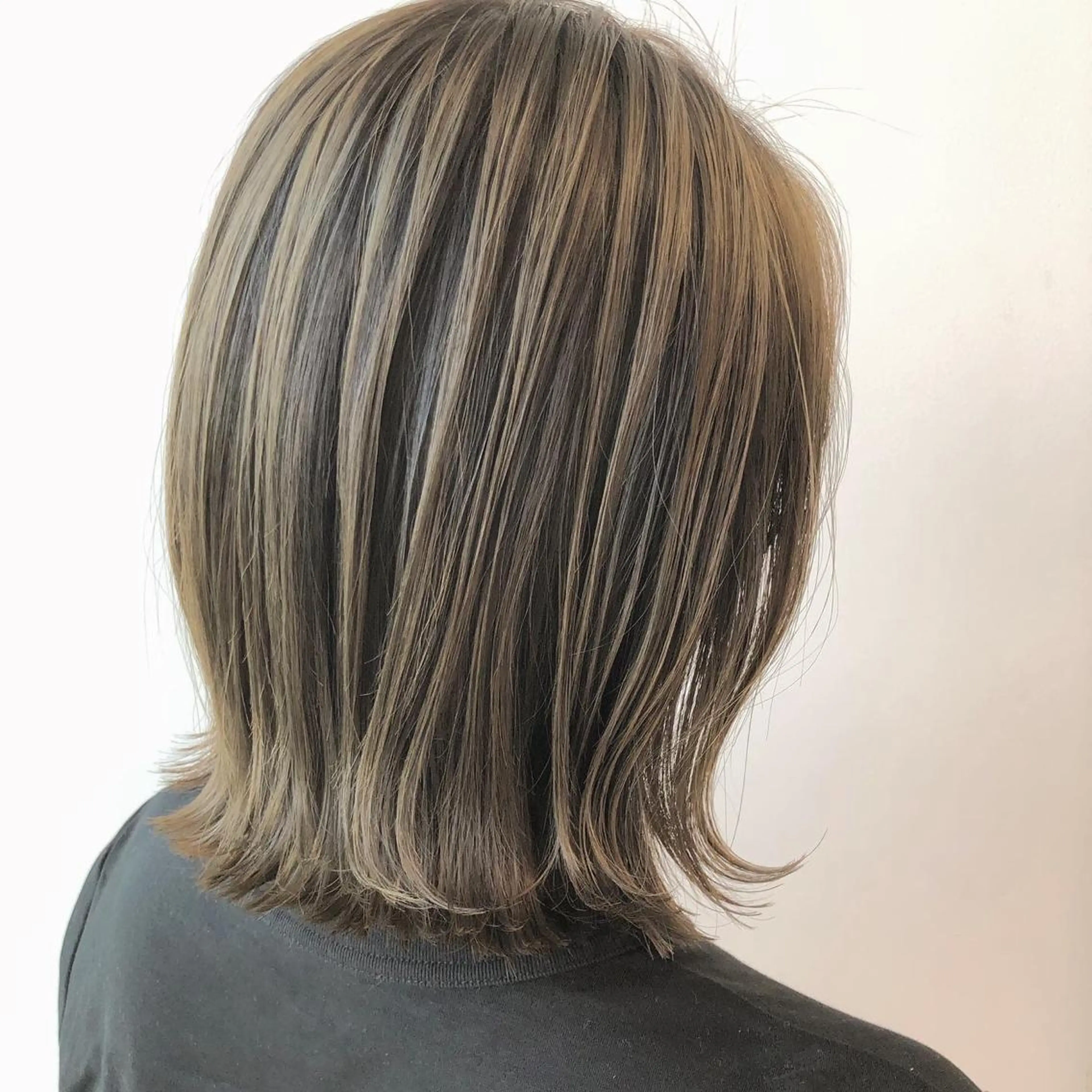 ショート カラー バレイヤージュ ベージュカラー レイヤーカット ヤマモト マイのヘアスタイル