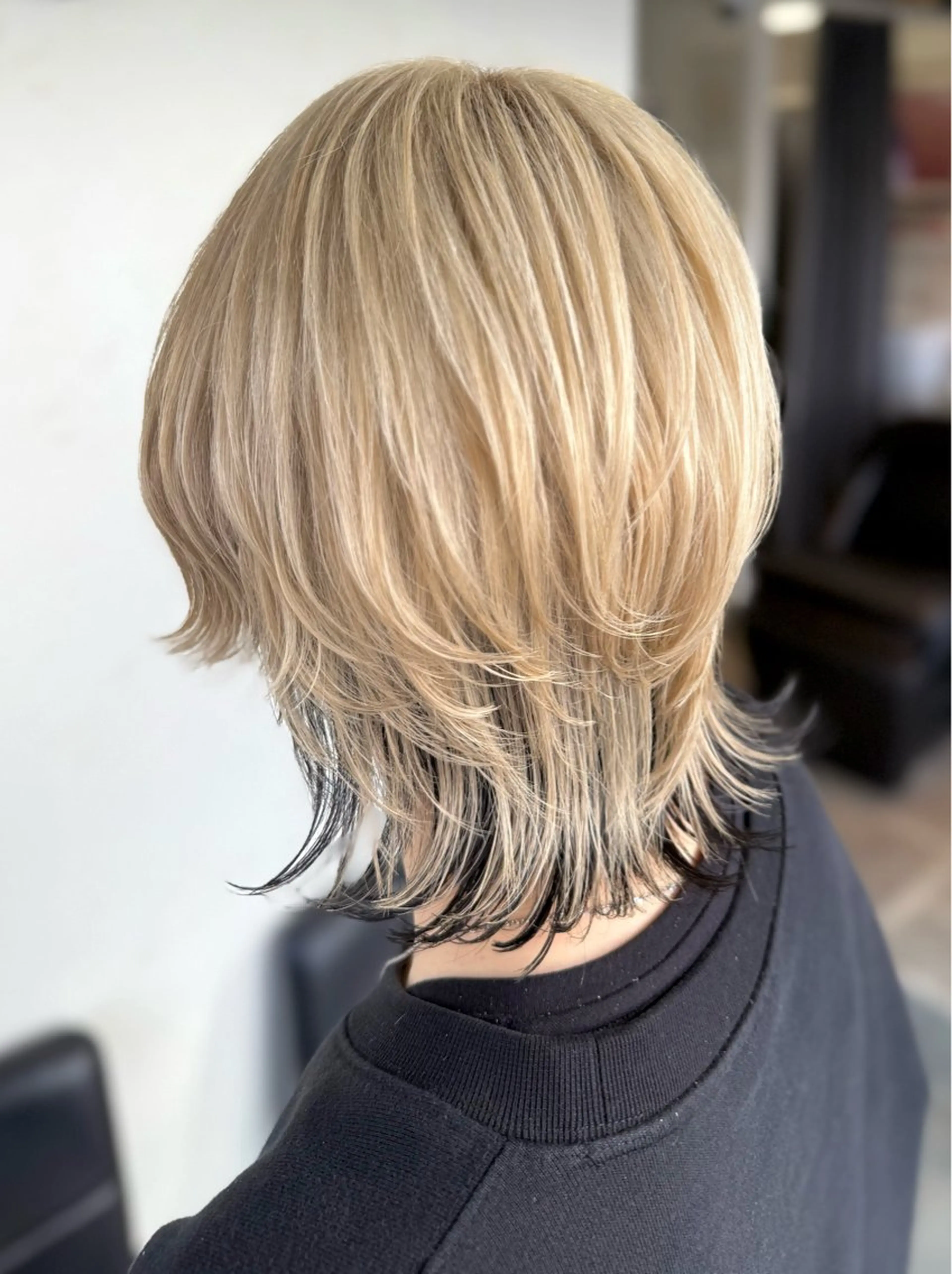 ミディアム ウルフカット カット ヘアカラー 井口 陽来のヘアスタイル