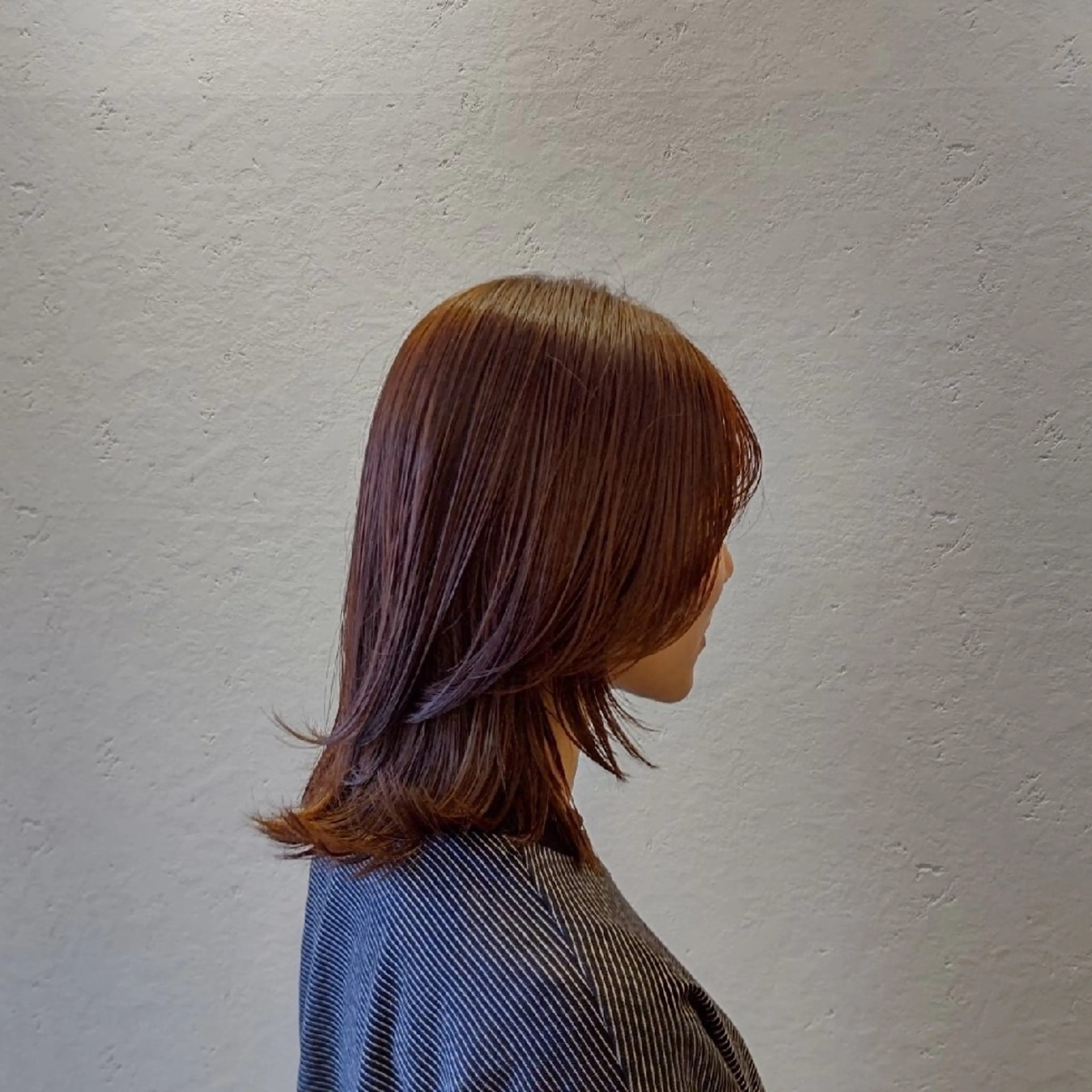 ミディアム オレンジブラウン simon🩷半田 カットブリーチモデルのヘアスタイル