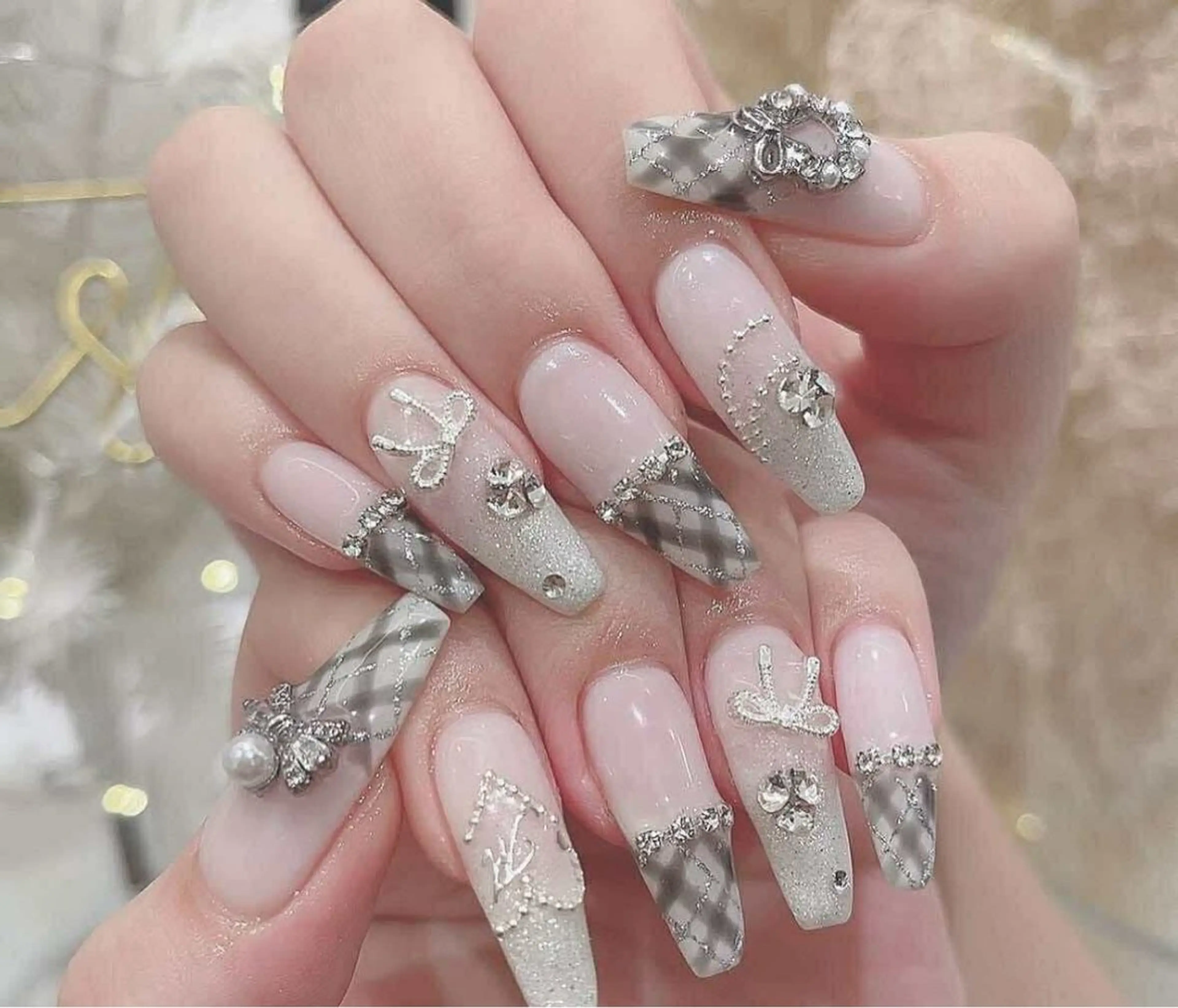 ネイル 長さ出し グラデーション 卒業式 キラキラネイル マグネットネイル ハンドネイル Lee Nailsのネイルデザイン
