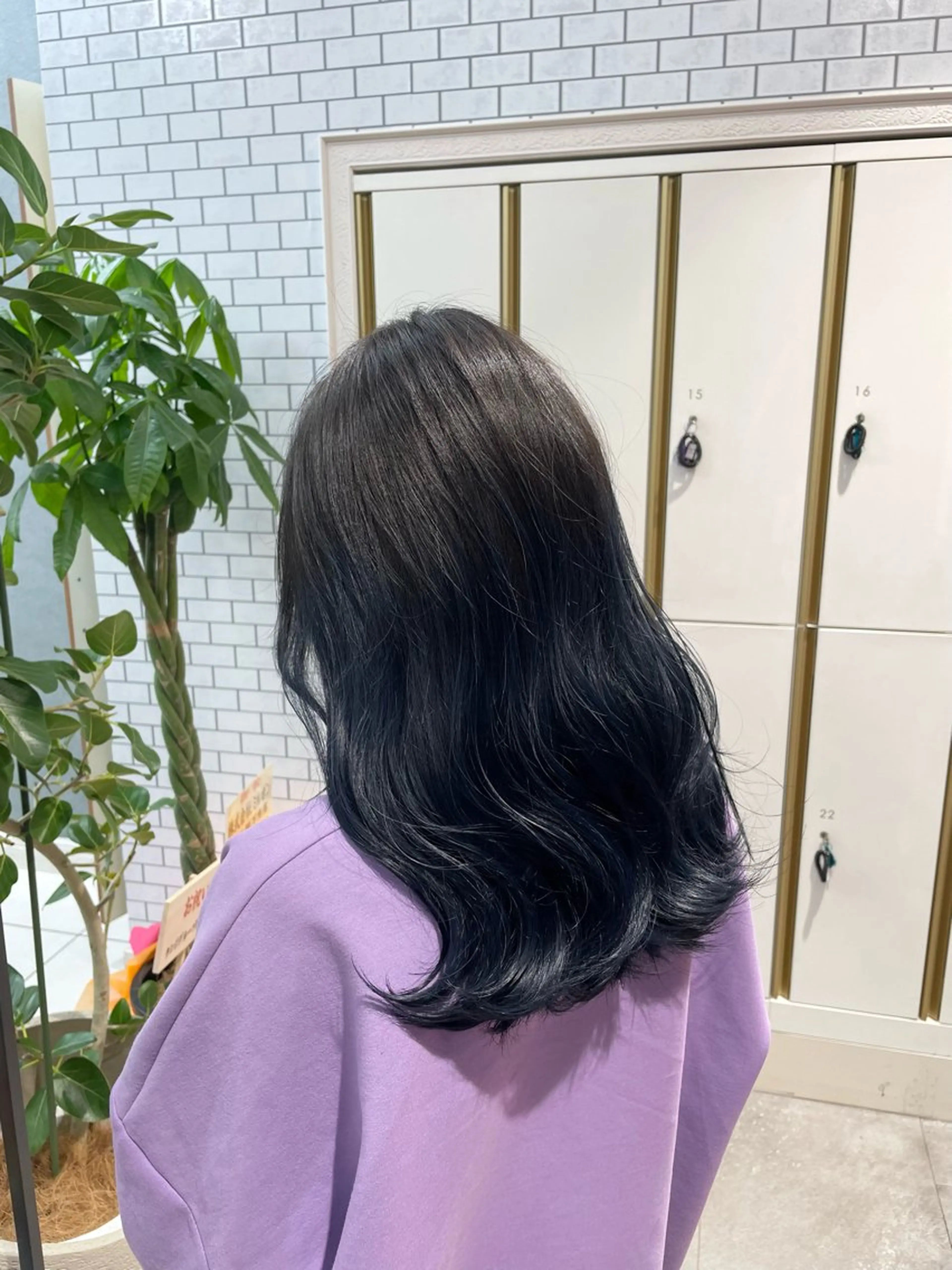 ロング カラー 黒髪 ブリーチ ブルーカラー ブルーブラック ダブルカラー メンズブリーチカラー /NAOのヘアスタイル
