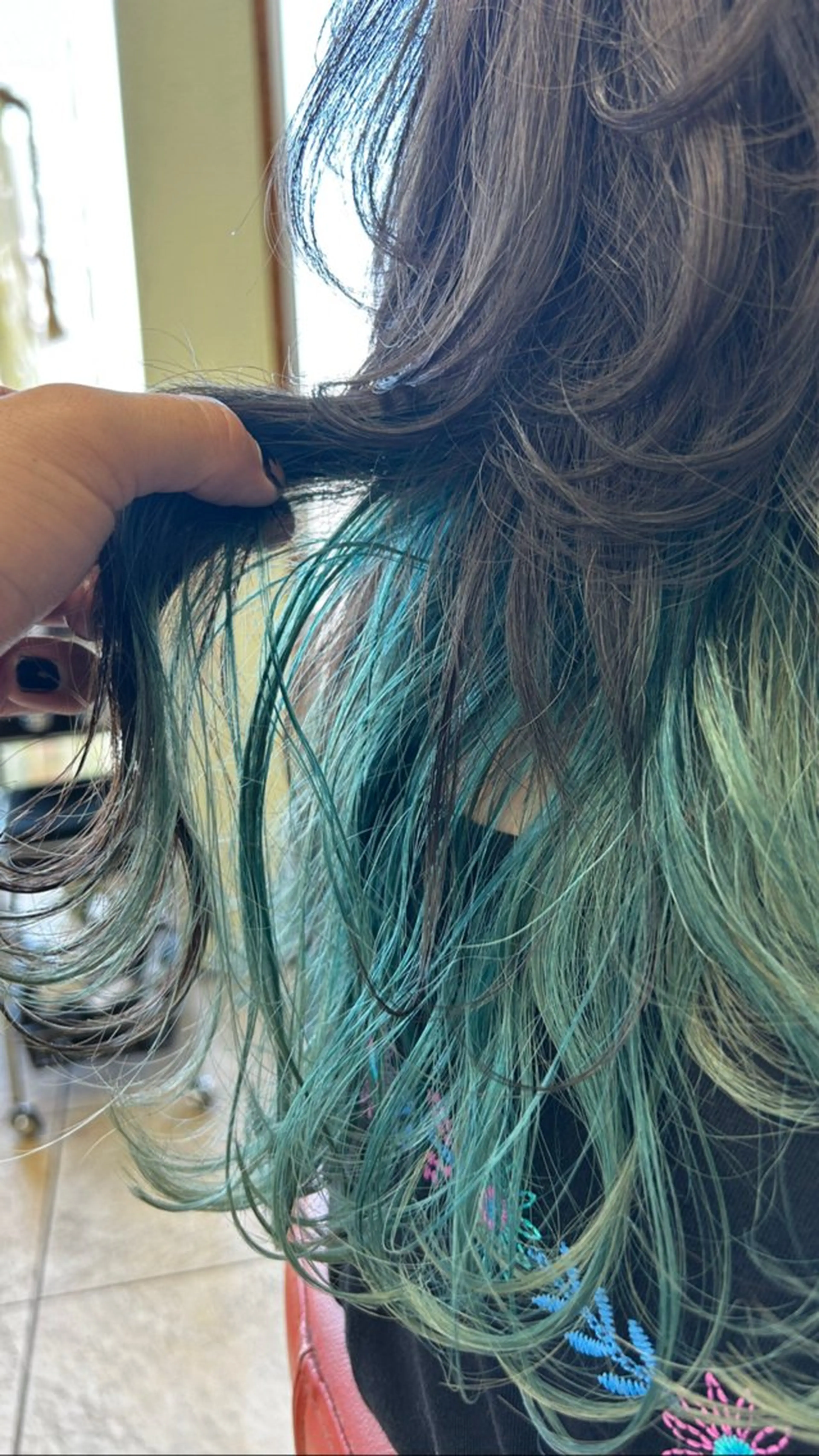 ロング カラー ブリーチ ブルームーン所属・モリタ ミツキのヘアスタイル