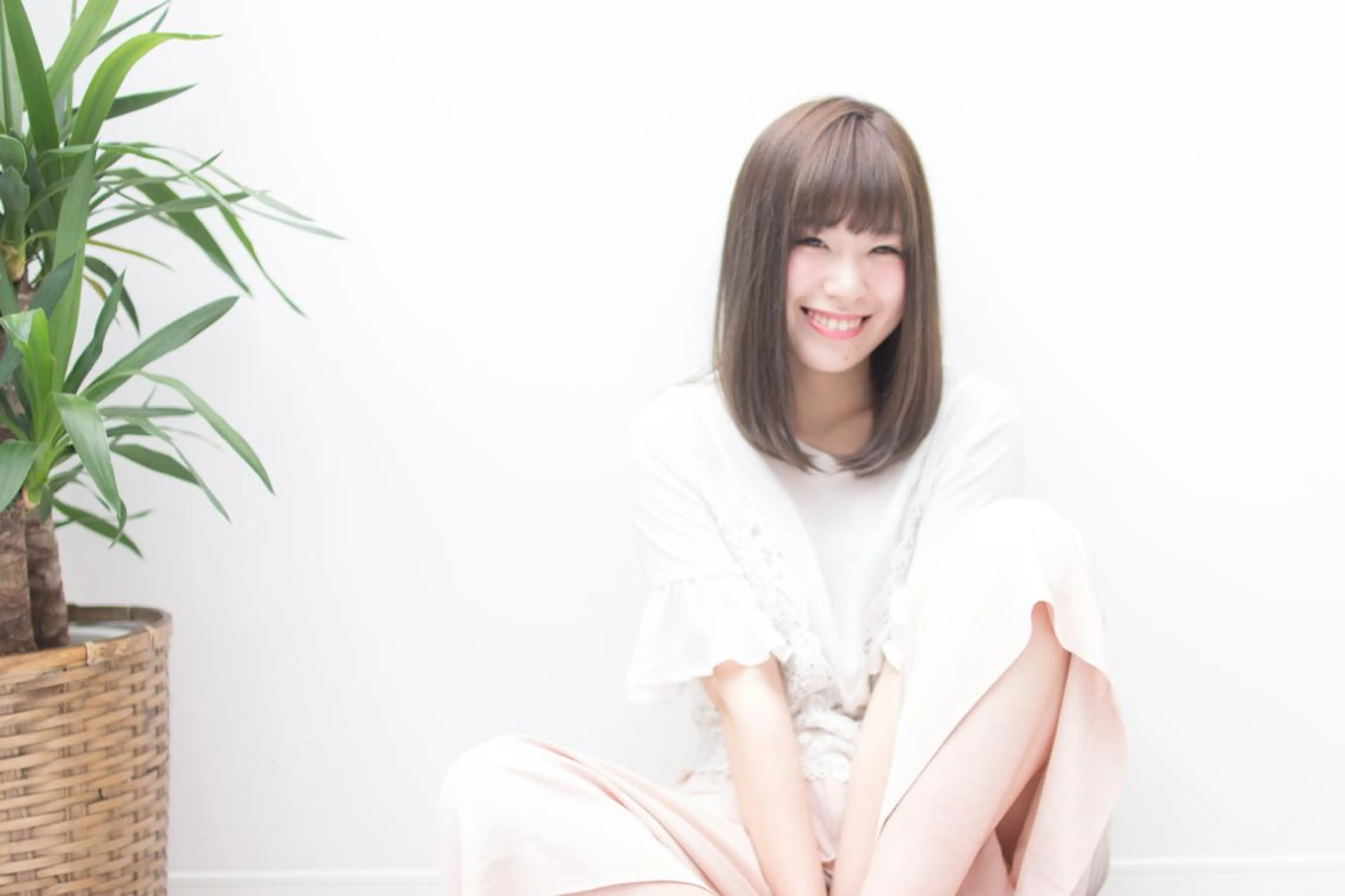 ミディアム カラー アッシュ ベージュカラー 透明感カラー デザインカラー グレージュ 佐藤 愛美のヘアスタイル