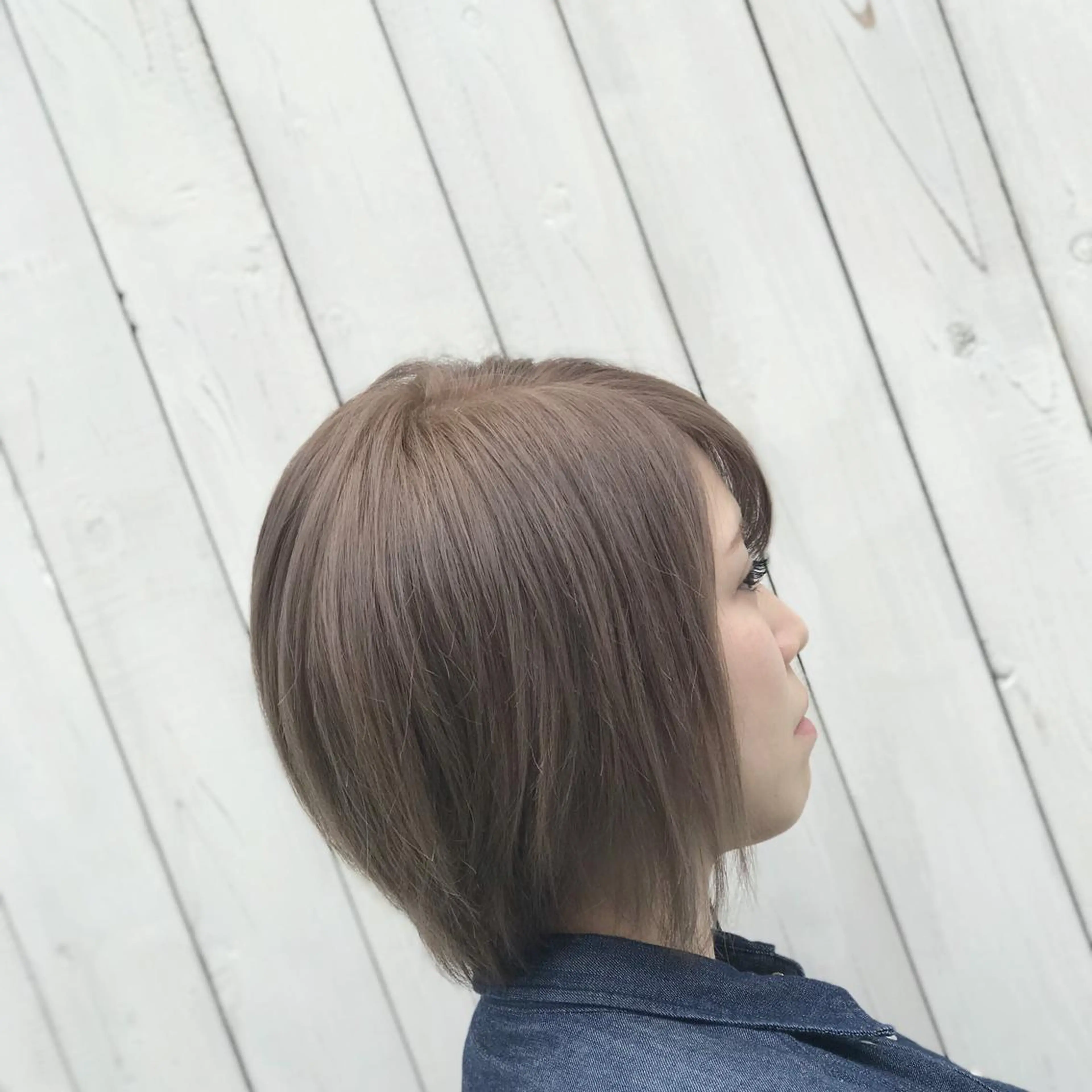 ショート カラー アッシュ ベージュカラー ブリーチ ブラウンカラー ケアブリーチ LOHAS 関根真由美のヘアスタイル