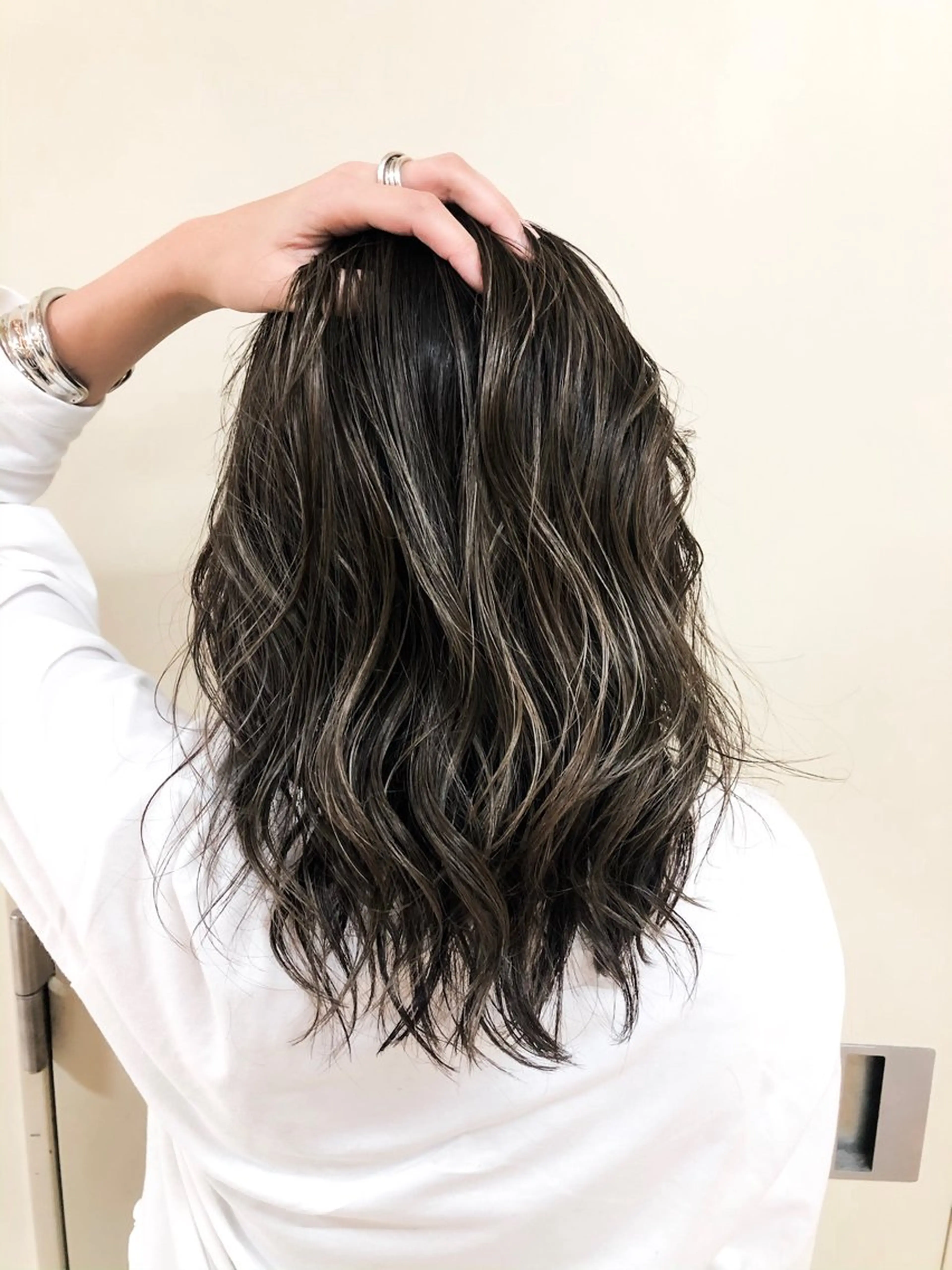 ミディアム カラー ハイライトカラー ハイライト アイジマヒロ vagueのヘアスタイル