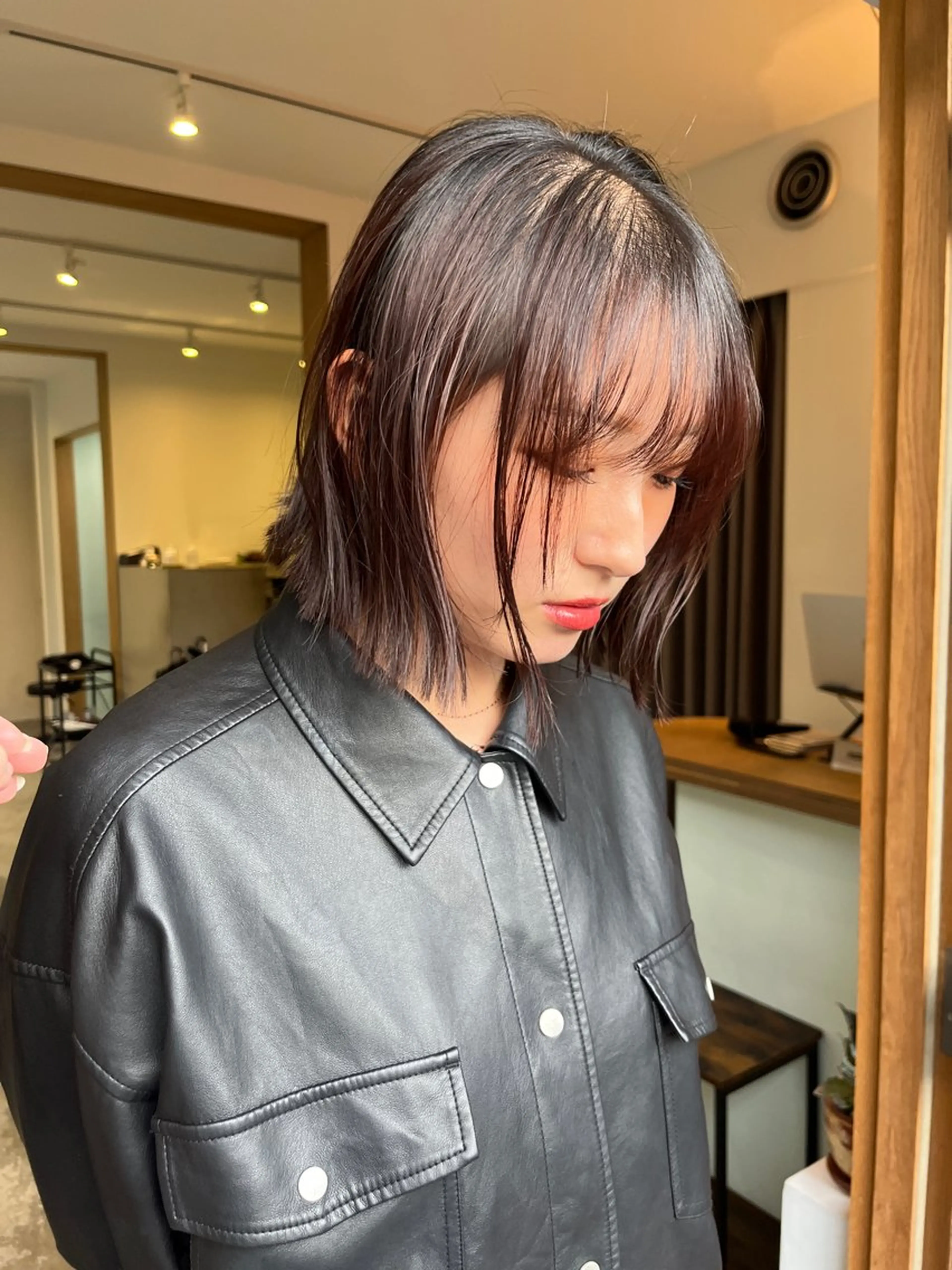 ミディアム ボブ カット ヘアカラー YUI／レイヤー カット/透明感カラーのヘアスタイル