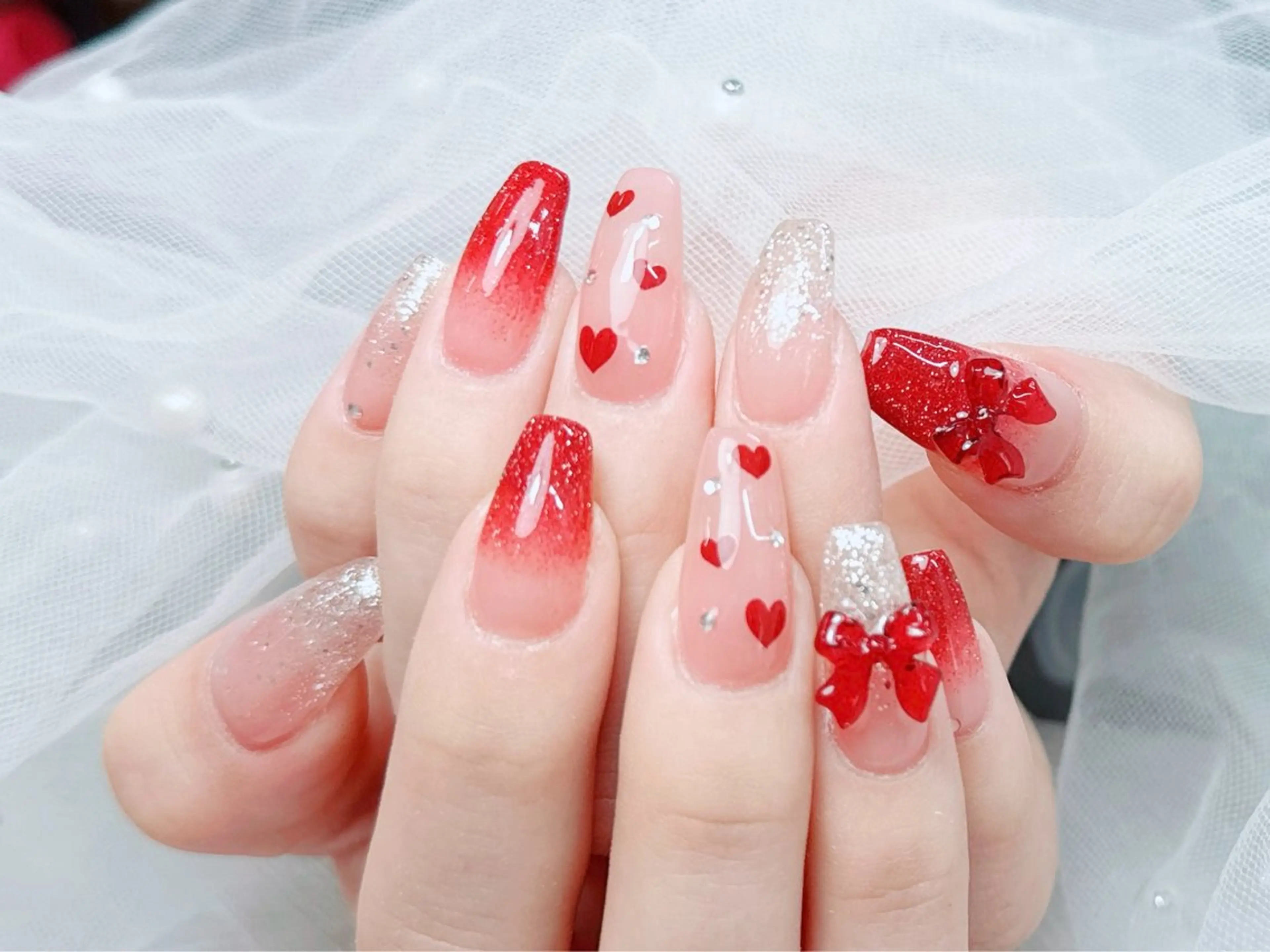 ネイル オーロラネイル チークネイル 長さ出し フットネイル フレンチネイル ハンドネイル ハンドケア Zz nail salonのネイルデザイン