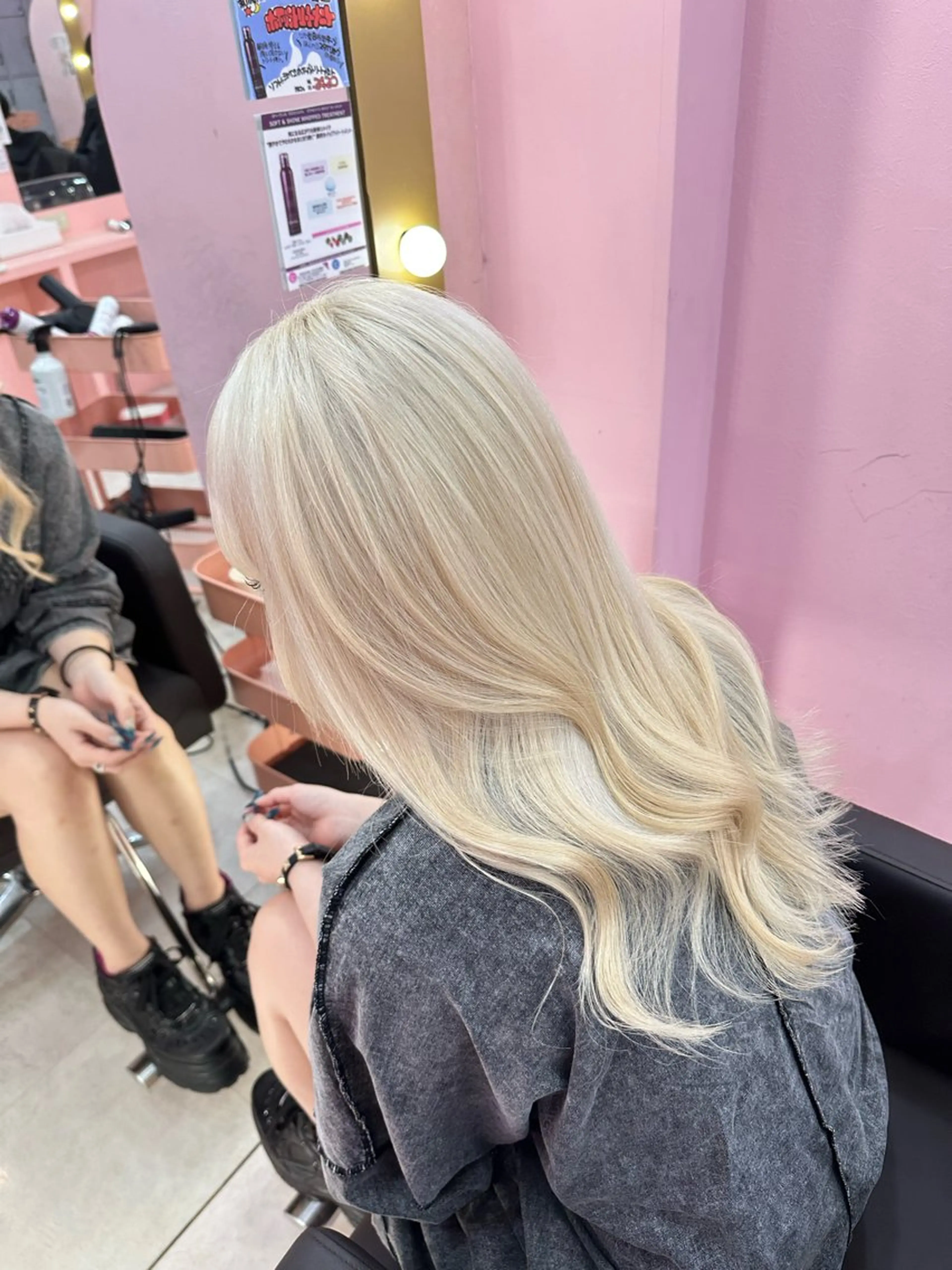 ロング カラー ヘアカラー トリートメント 🦋艶髪ハイトーン KOKI🦋のヘアスタイル