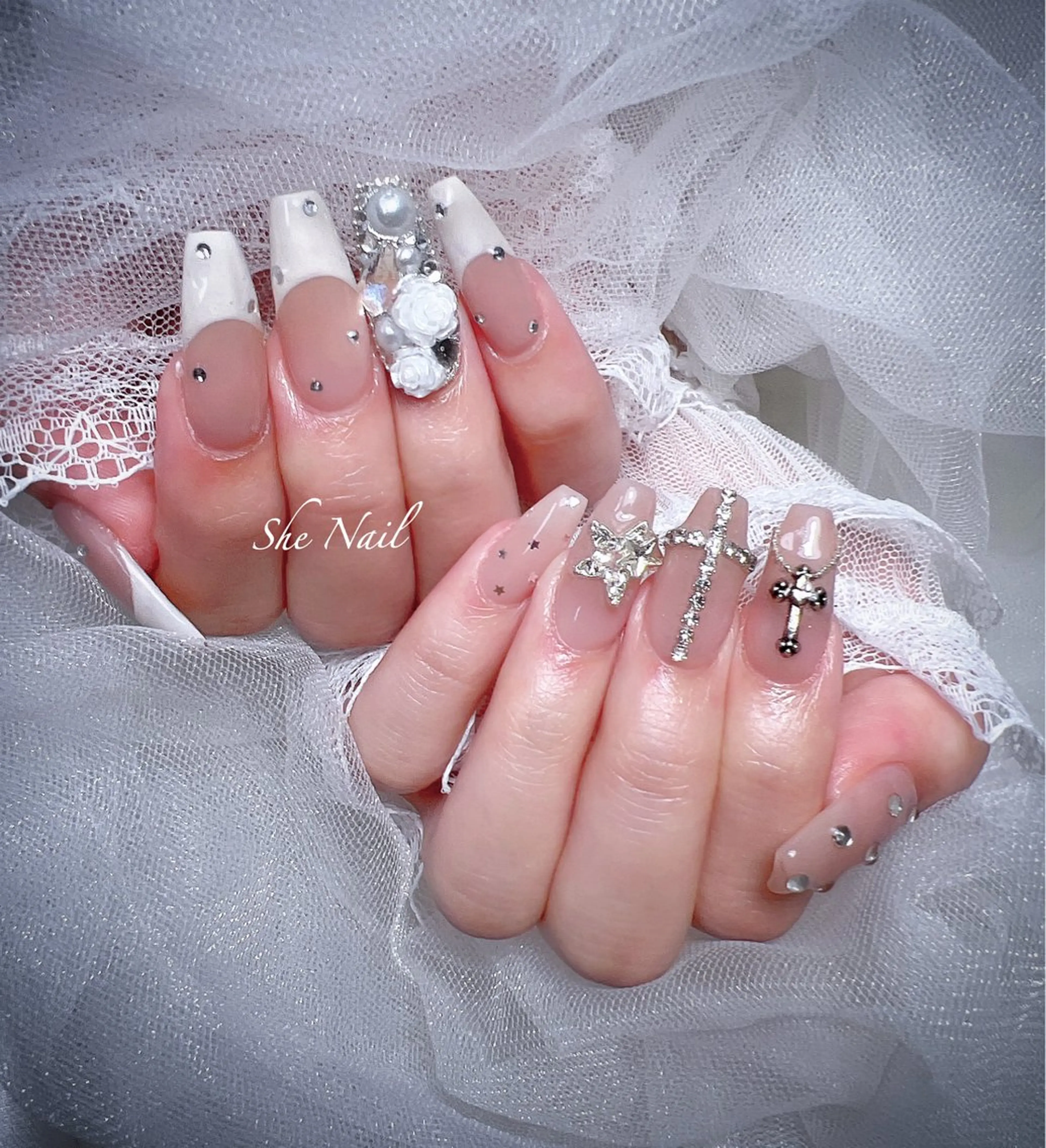 ネイル チークネイル 長さ出し フレンチネイル グラデーション ラメ(グリッター) ハンドネイル She   Nail所属・ISA_ BELLAのネイルデザイン