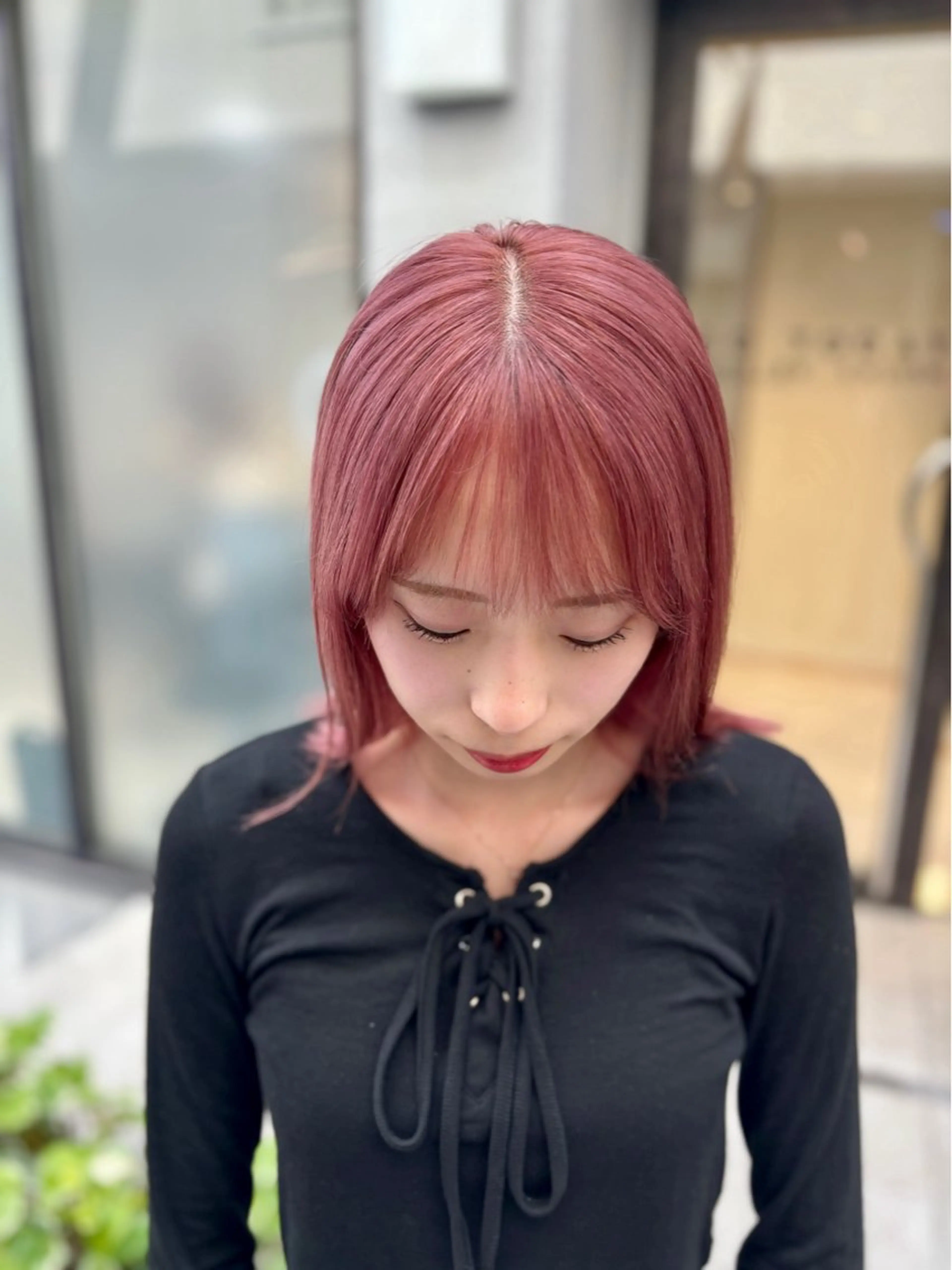 ミディアム カラー ベージュカラー ピンクカラー ピンクベージュ DATE by Alan Smithee所属・韓国レイヤー顔周り カットのヘアスタイル