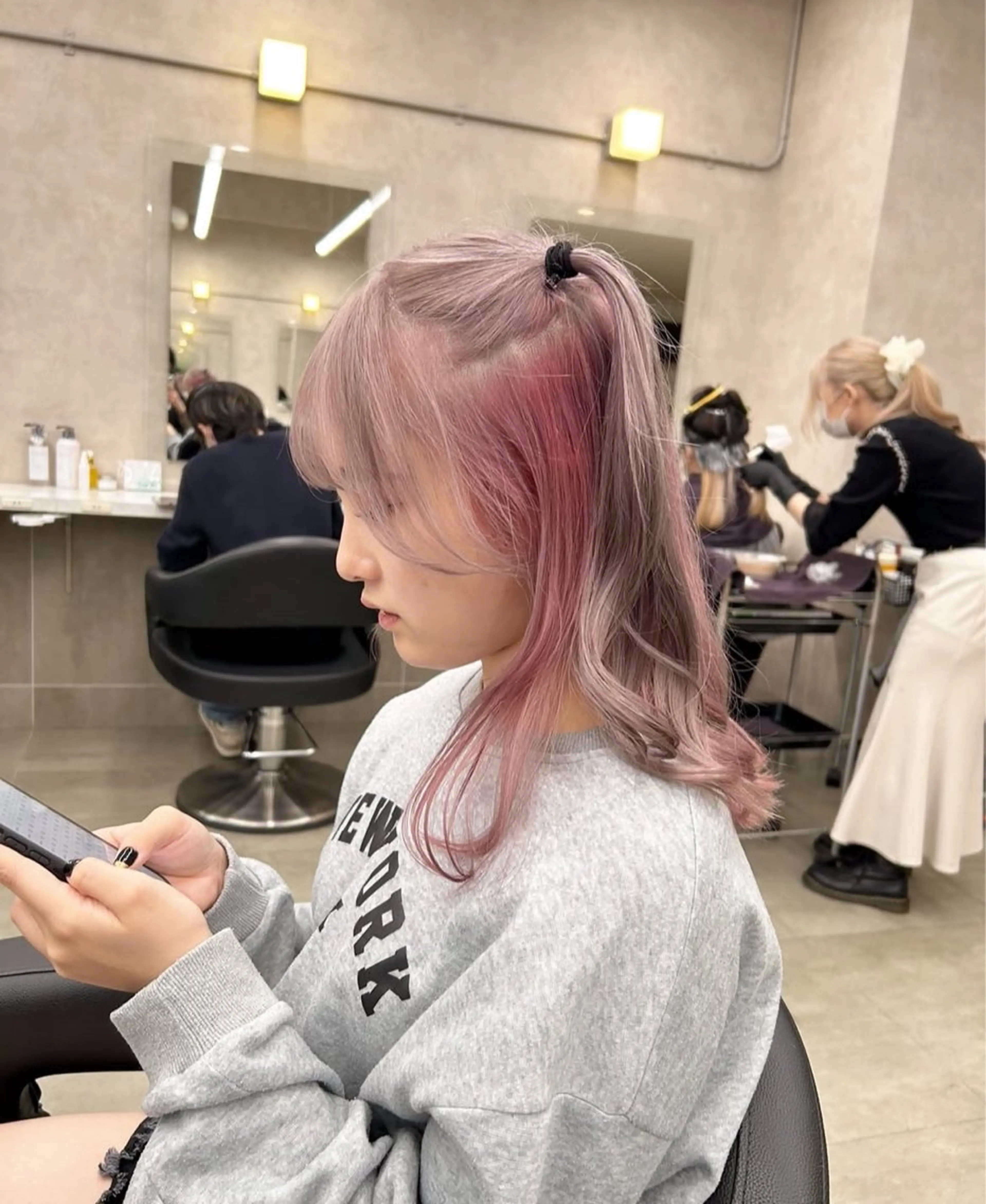 セミロング カラー ヘアカラー 韓国ヘア暗髪 ダブルカラーメンズ可のヘアスタイル