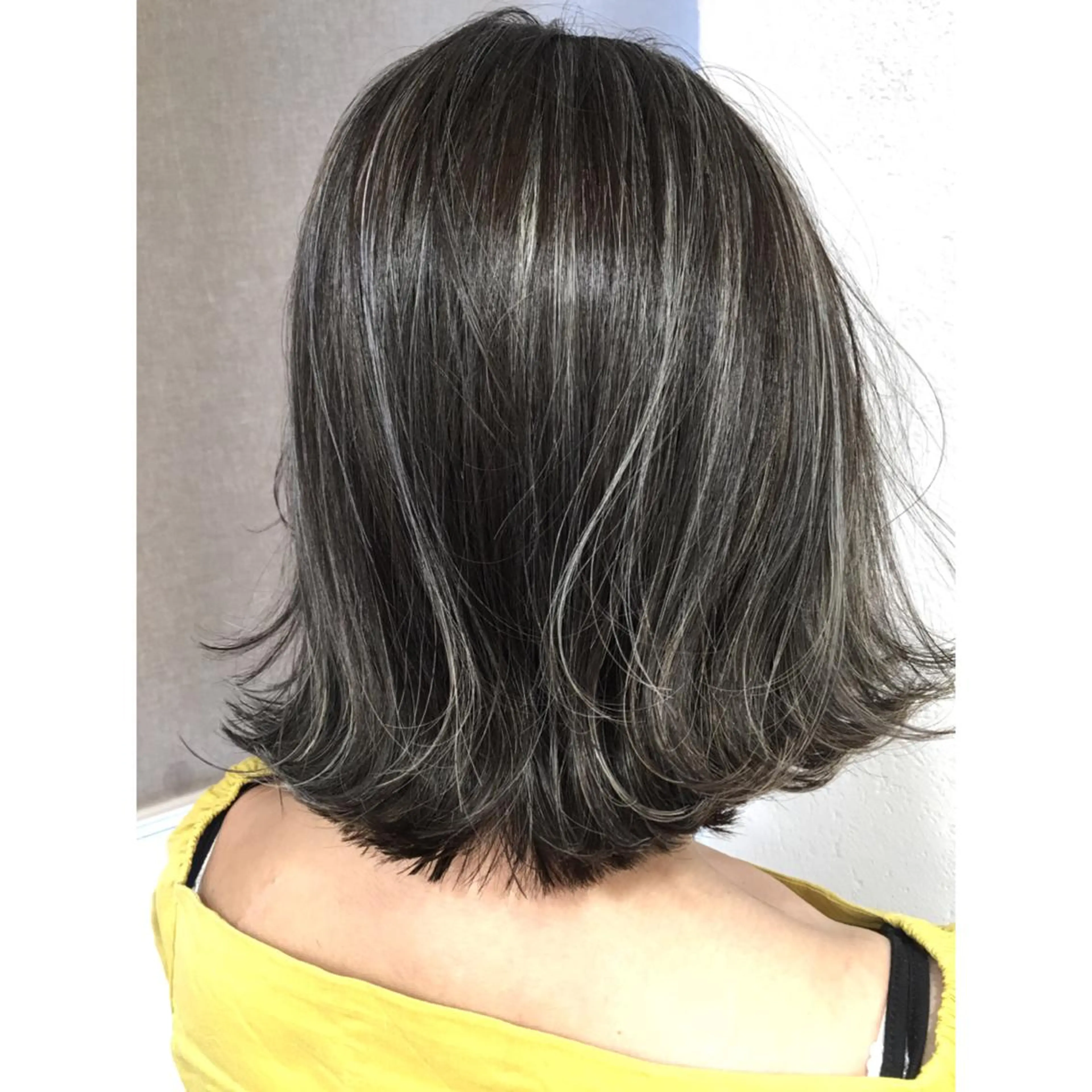 ショート カラー ハイライトカラー シルバー 3Dハイライト ハイライト ヘアカラー トリートメント 井上 一平のヘアスタイル