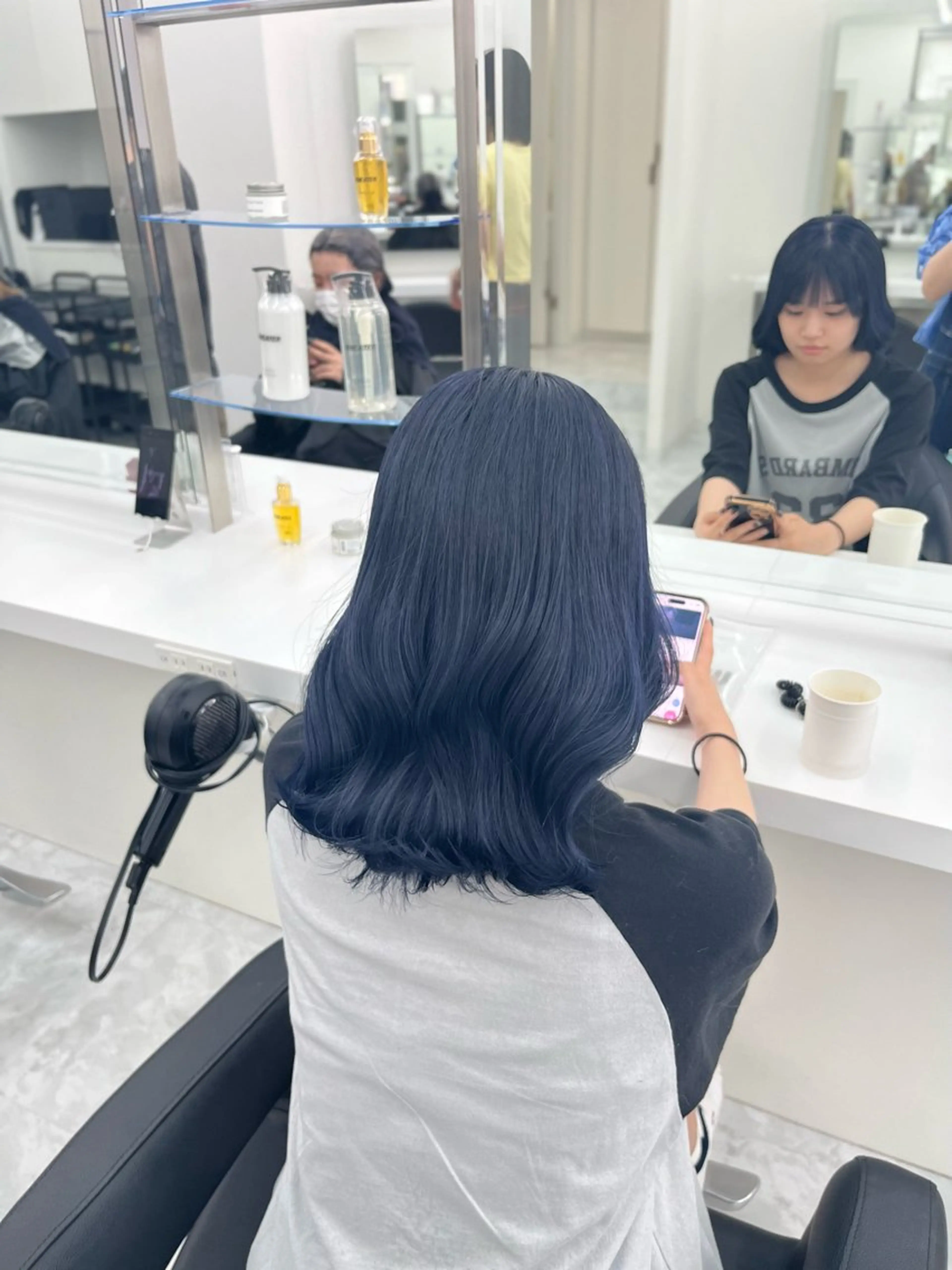 セミロング カラー ヘアアレンジ 艶髪ハイトーン🫧 Kurehaのヘアスタイル