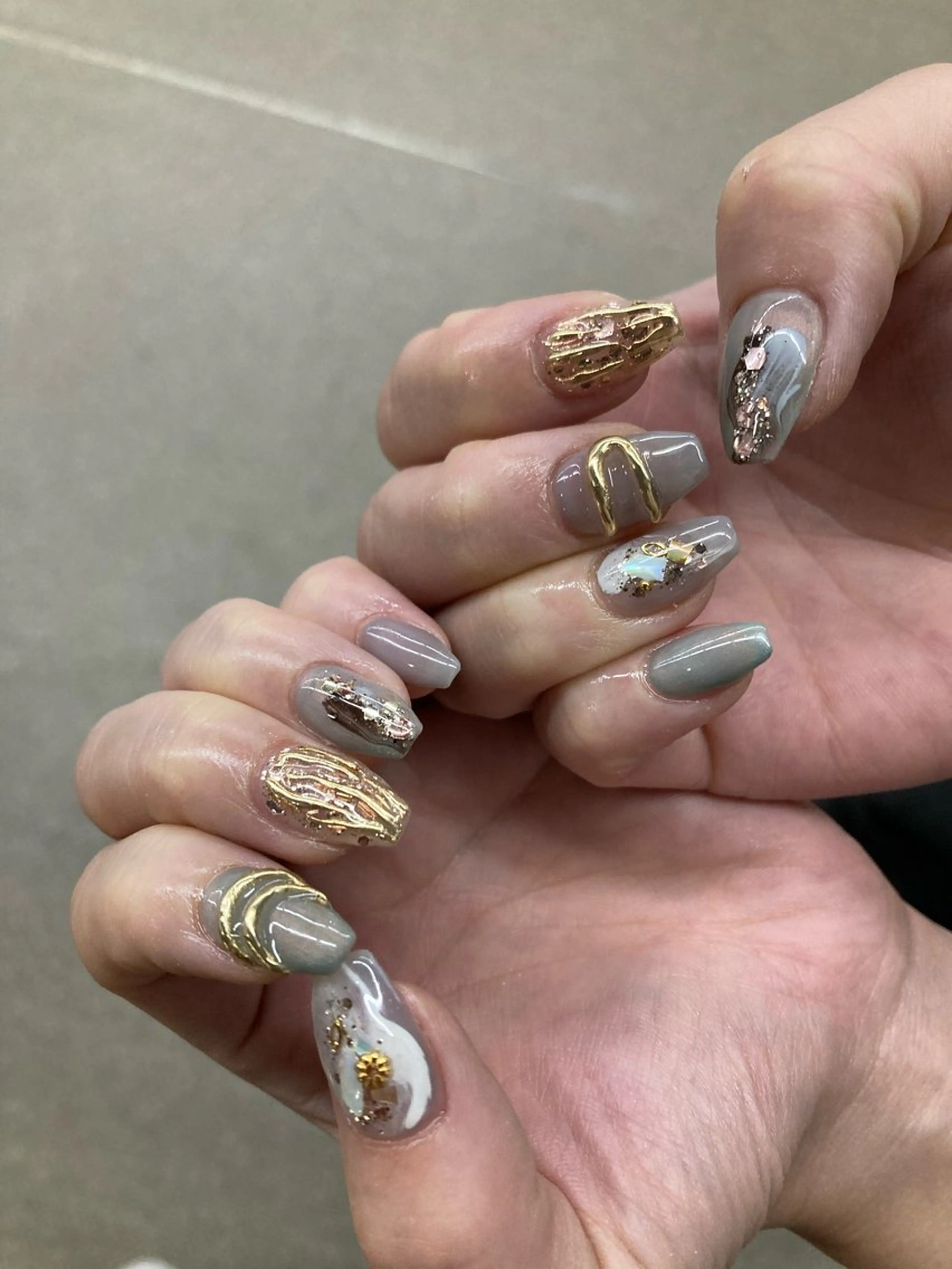 ネイル ゴールド ミラーネイル Nail salon Chouette所属・津田 真実のネイルデザイン
