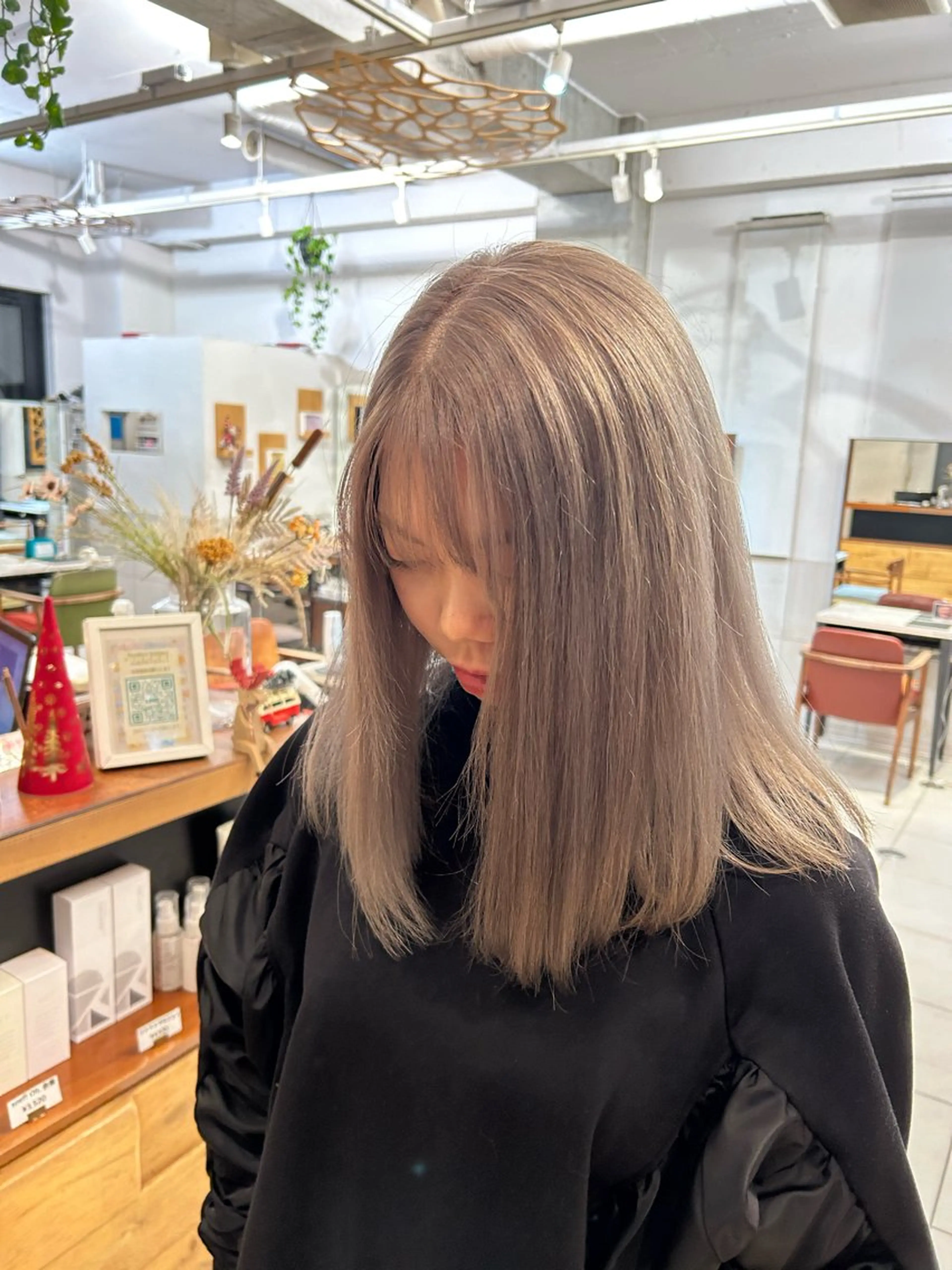 セミロング カラー ブリーチ グレージュ ミルクティーグレージュ ヘアカラー トリートメント 艶カラー/耳つぼ/ 浴衣着付け/渡辺奈緒のその他イメージ