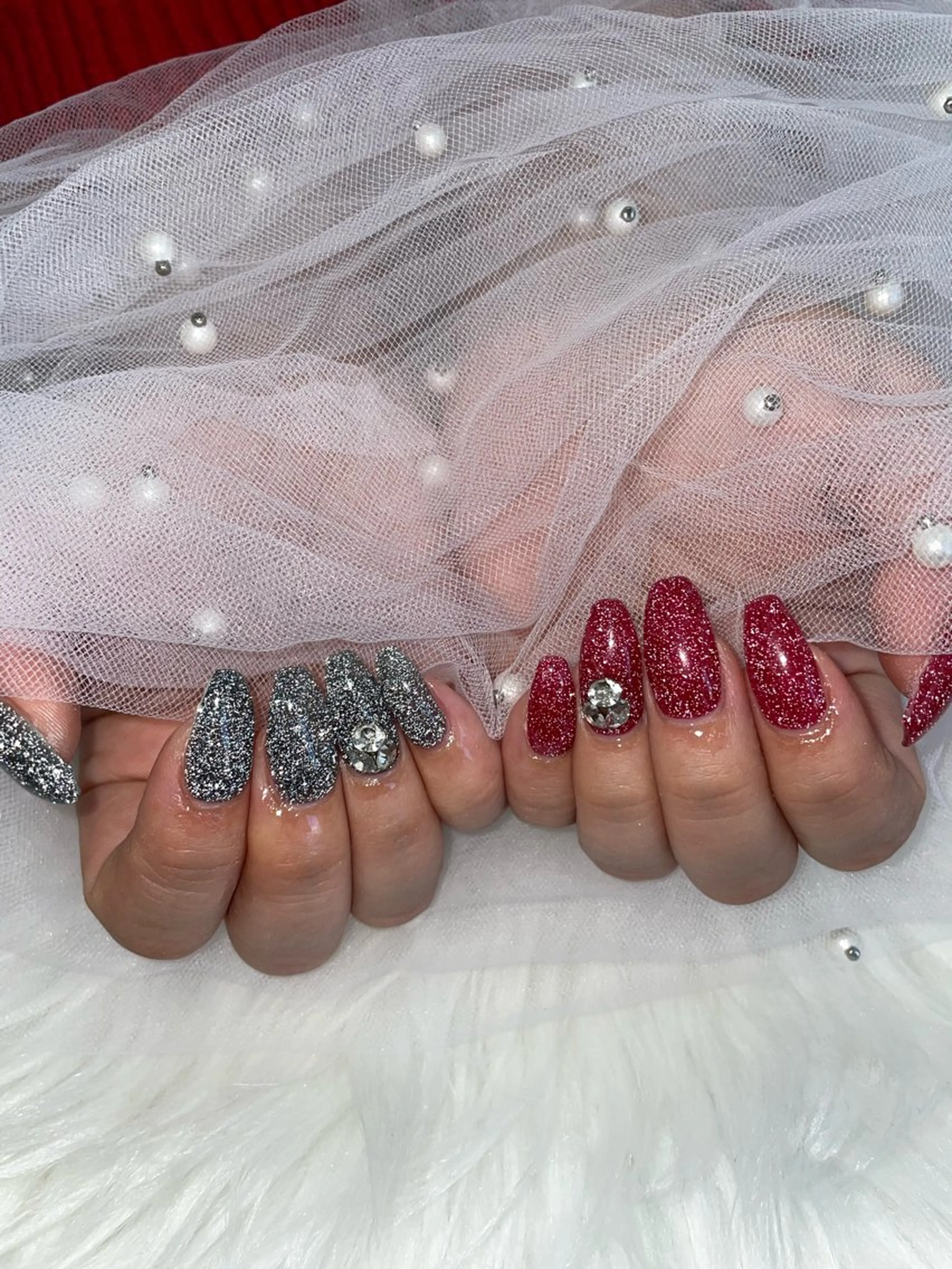 ネイル ラメ(グリッター) 赤色 ストーンネイル ハンドネイル e-up by boss所属・e-up nail Arisaのネイルデザイン