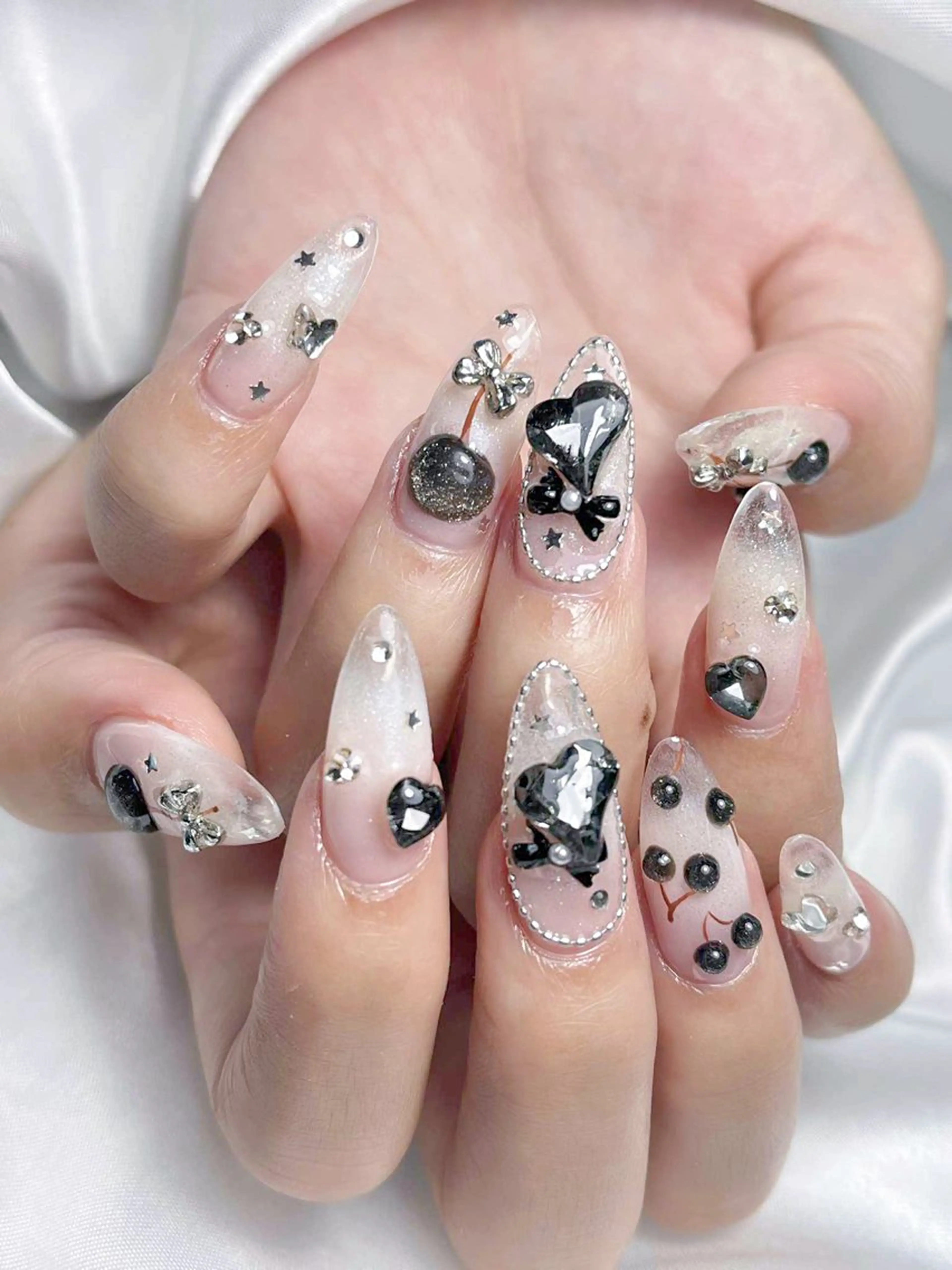 ネイル ハンドネイル LEELA NAIL STUDIO所属・LEELA NAIL STUDIOのネイルデザイン