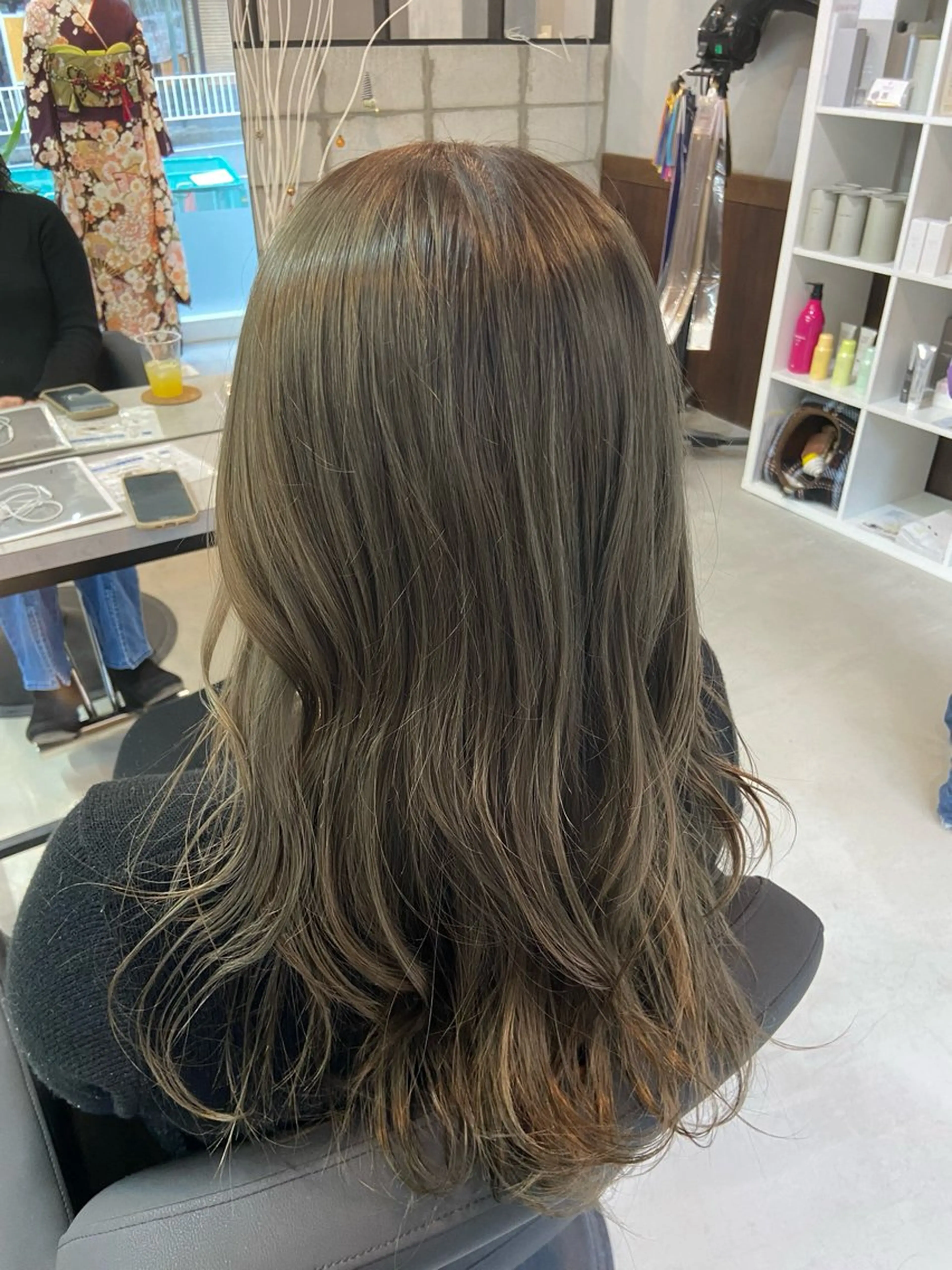 ロング カラー ベージュカラー オリーブベージュ ヘアカラー トリートメント 韓国風愛されヘア 🇰🇷RITO🎀のヘアスタイル