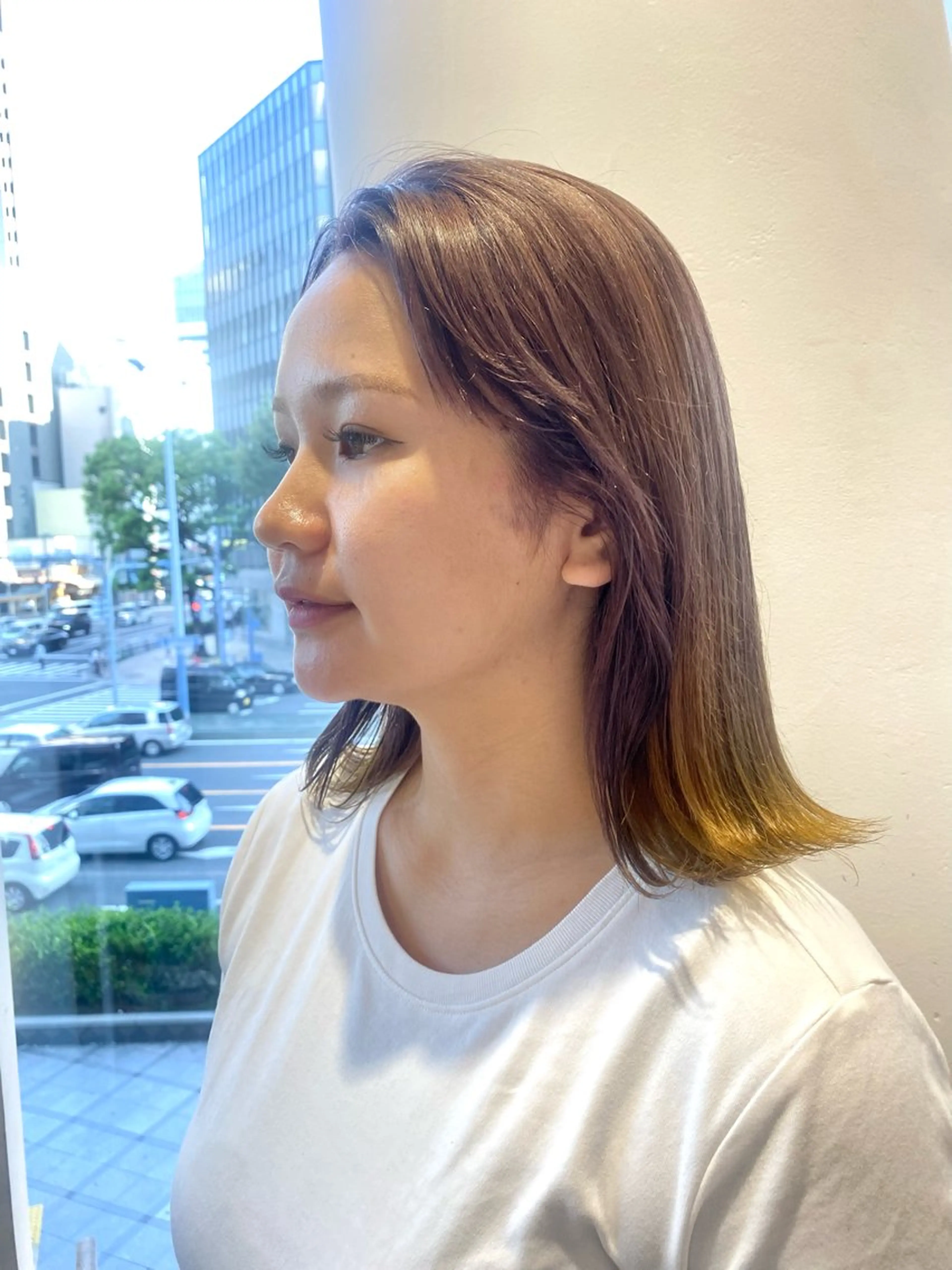 セミロング カラー ブリーチ イエローカラー カット ヘアカラー 増井 彩乃のヘアスタイル