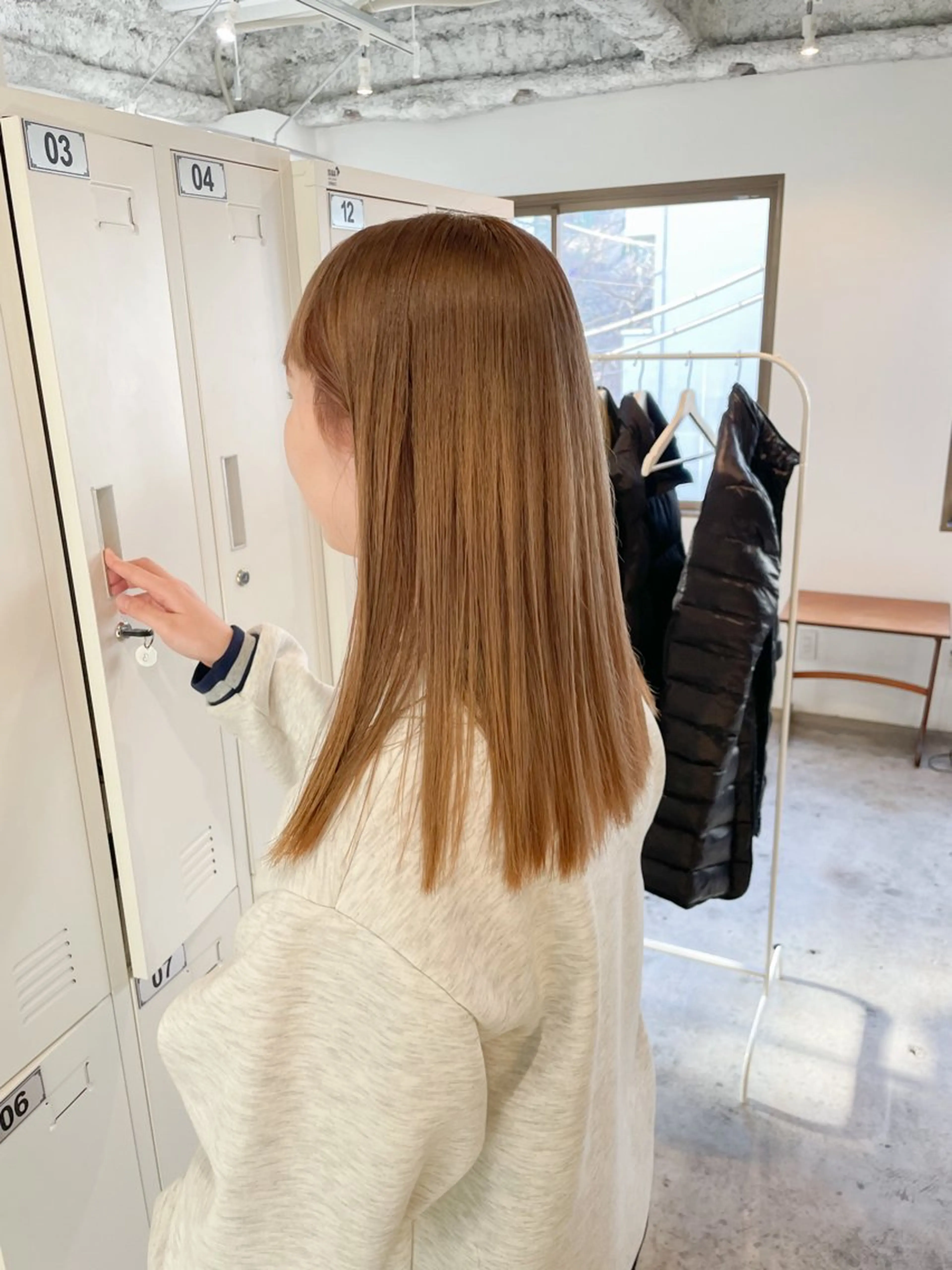 ミディアム カラー ベージュカラー 黒髪 ブリーチ カット ヘアカラー Takuma Suzuki中目黒のヘアスタイル