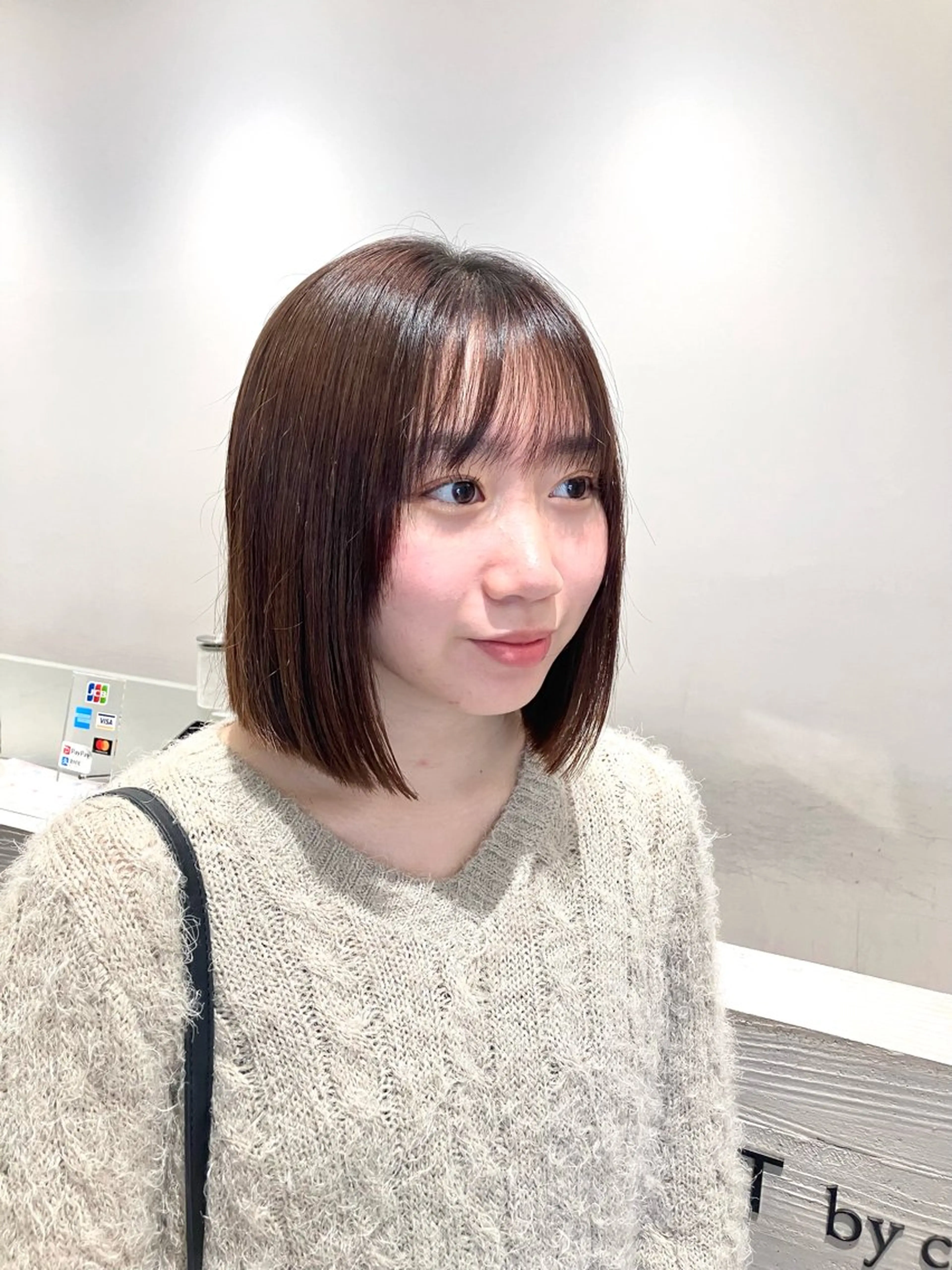 ショート ボブ サキ🤍ハイトーン 🩰くびれ巻きヘアのヘアスタイル