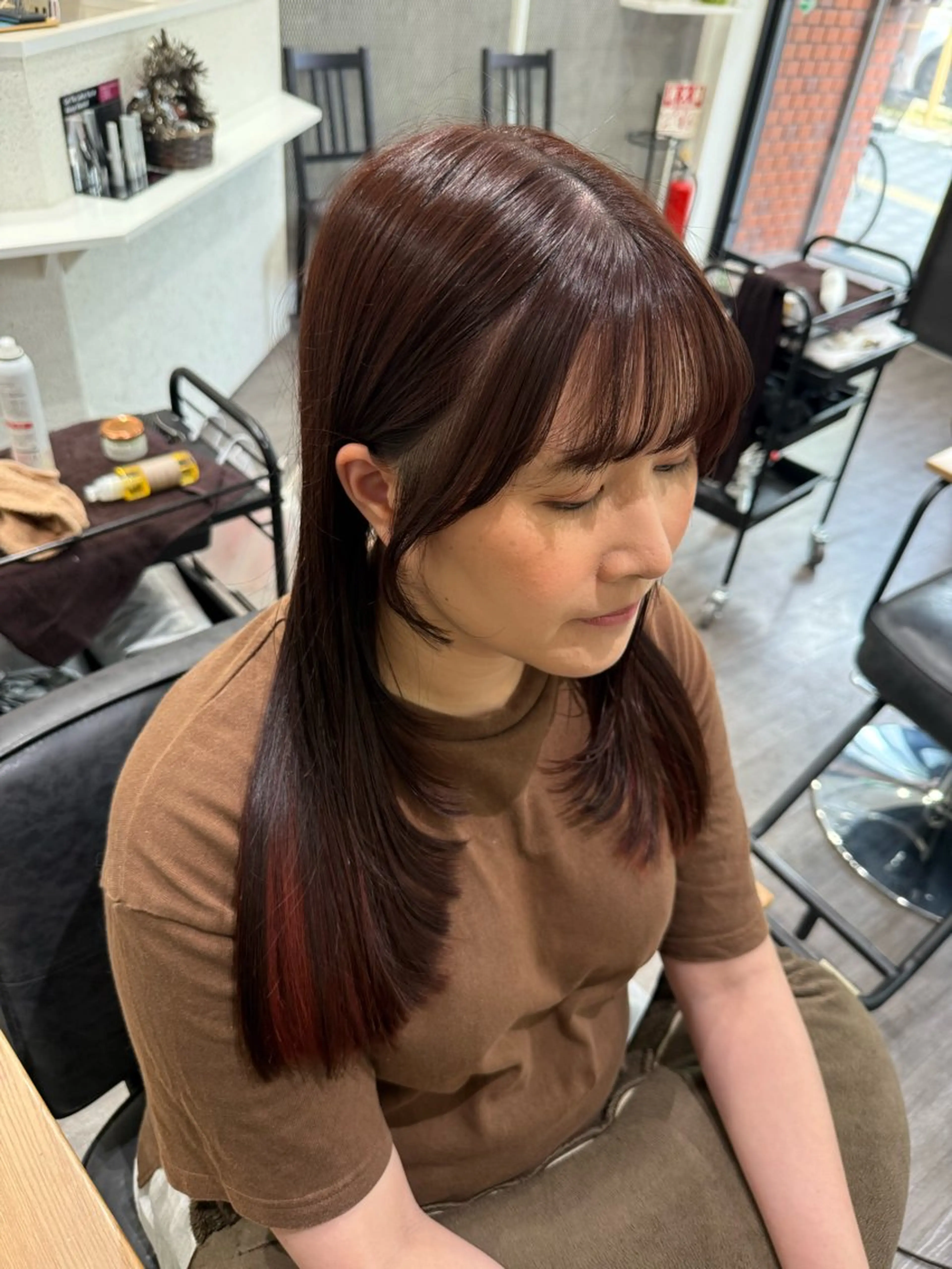セミロング カラー ブラウンカラー ピンクカラー ピンクブラウン レイヤーカット カット ヘアカラー トリートメント 上田 紗也のヘアスタイル