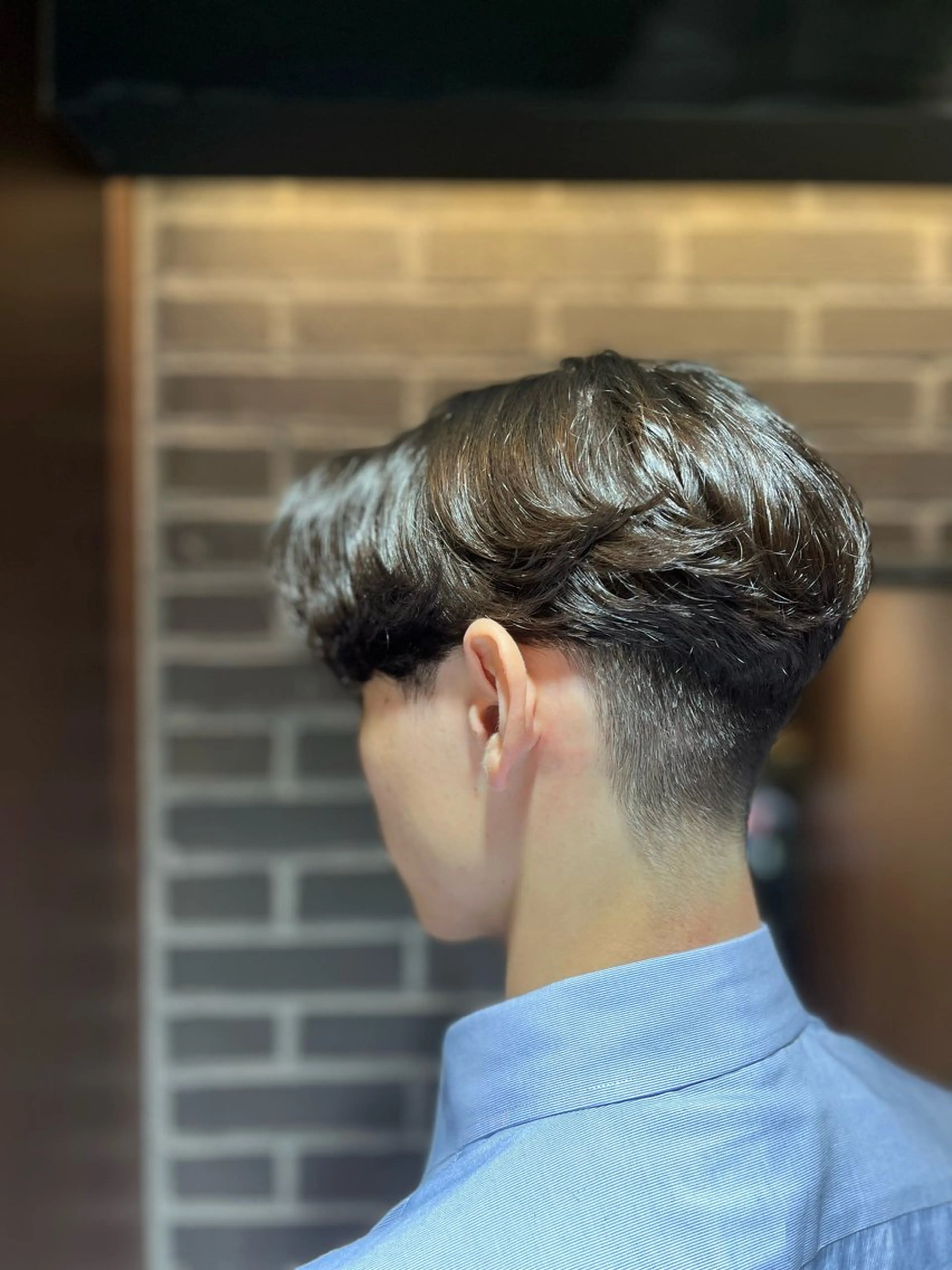 ミディアム パーマ メンズ ミディアムパーマ センターパート フェードカット マッシュ メンズパーマ カット パーマ icon Blue所属・池袋メンズパーマ フェード純平のヘアスタイル