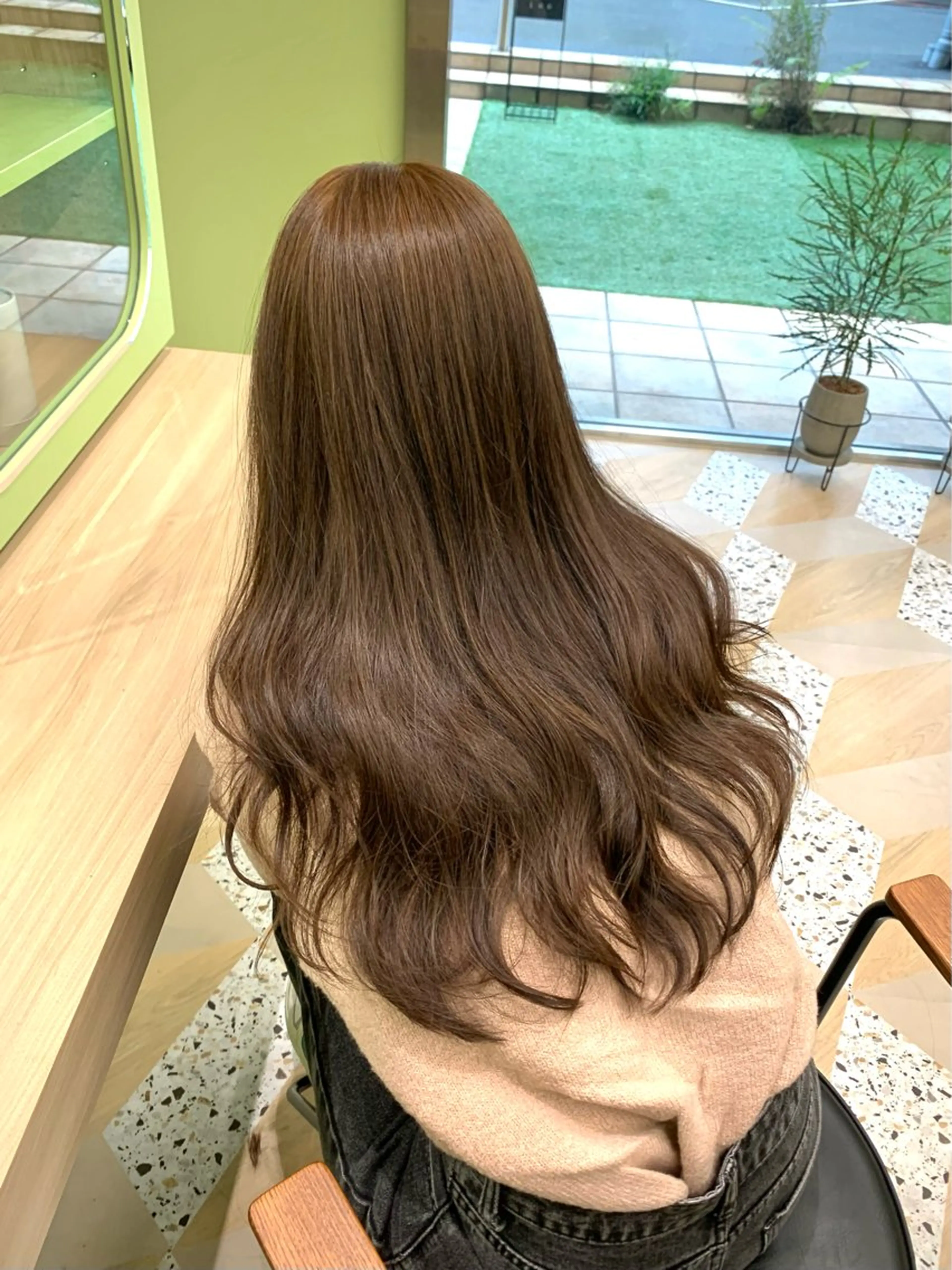 ロング カラー ロングレイヤー ベージュカラー 透明感カラー レイヤーカット ロング カット ヘアカラー トリートメント 透明感カラー特化/ ベージュ/梅田/英輝のヘアスタイル
