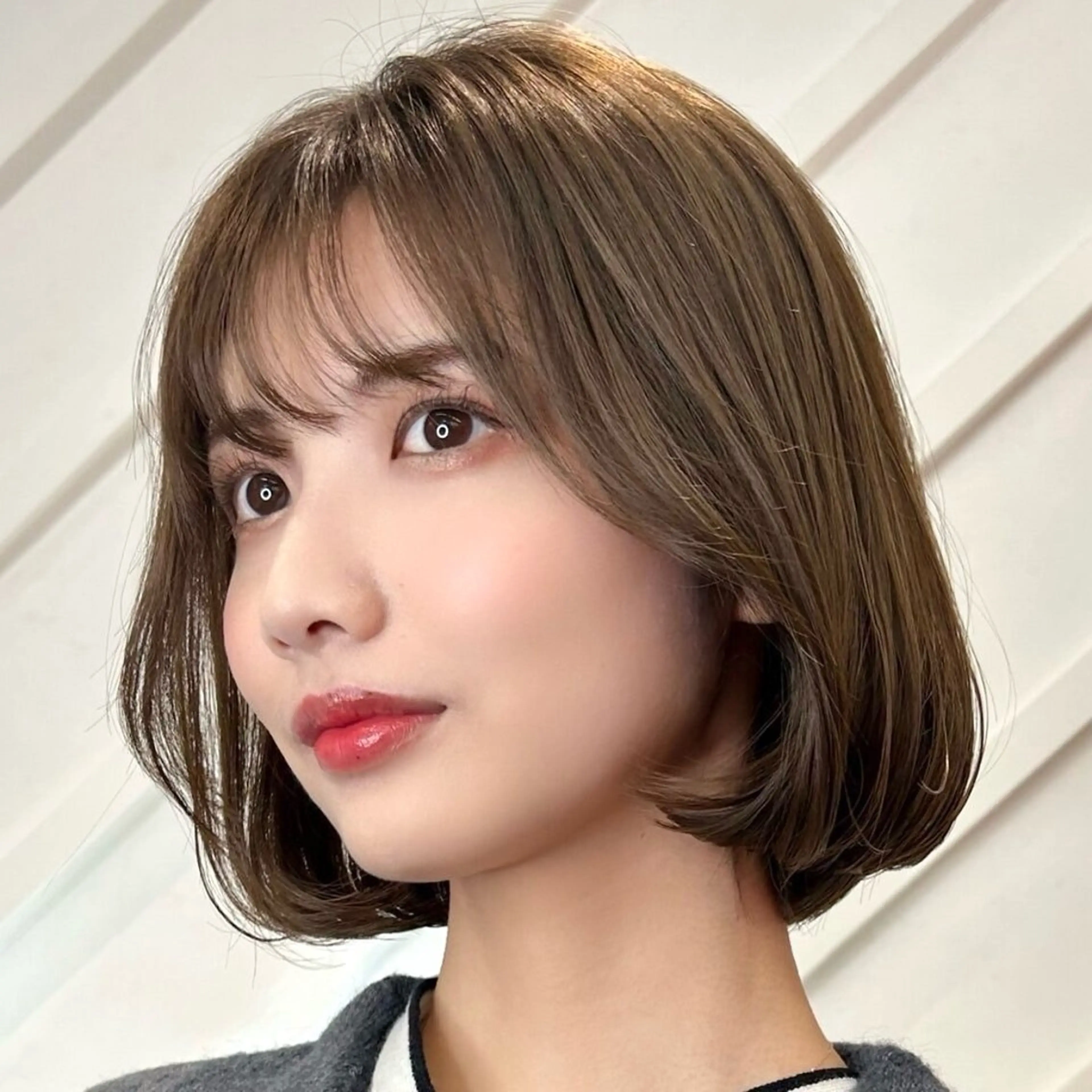ミディアム カラー ショートボブ ミディアムパーマ バレイヤージュ ベージュカラー ブリーチ カット ヘアカラー トリートメント 新宿/髪質改善/艶髪 韓国ヘア/大重聖斗のヘアスタイル