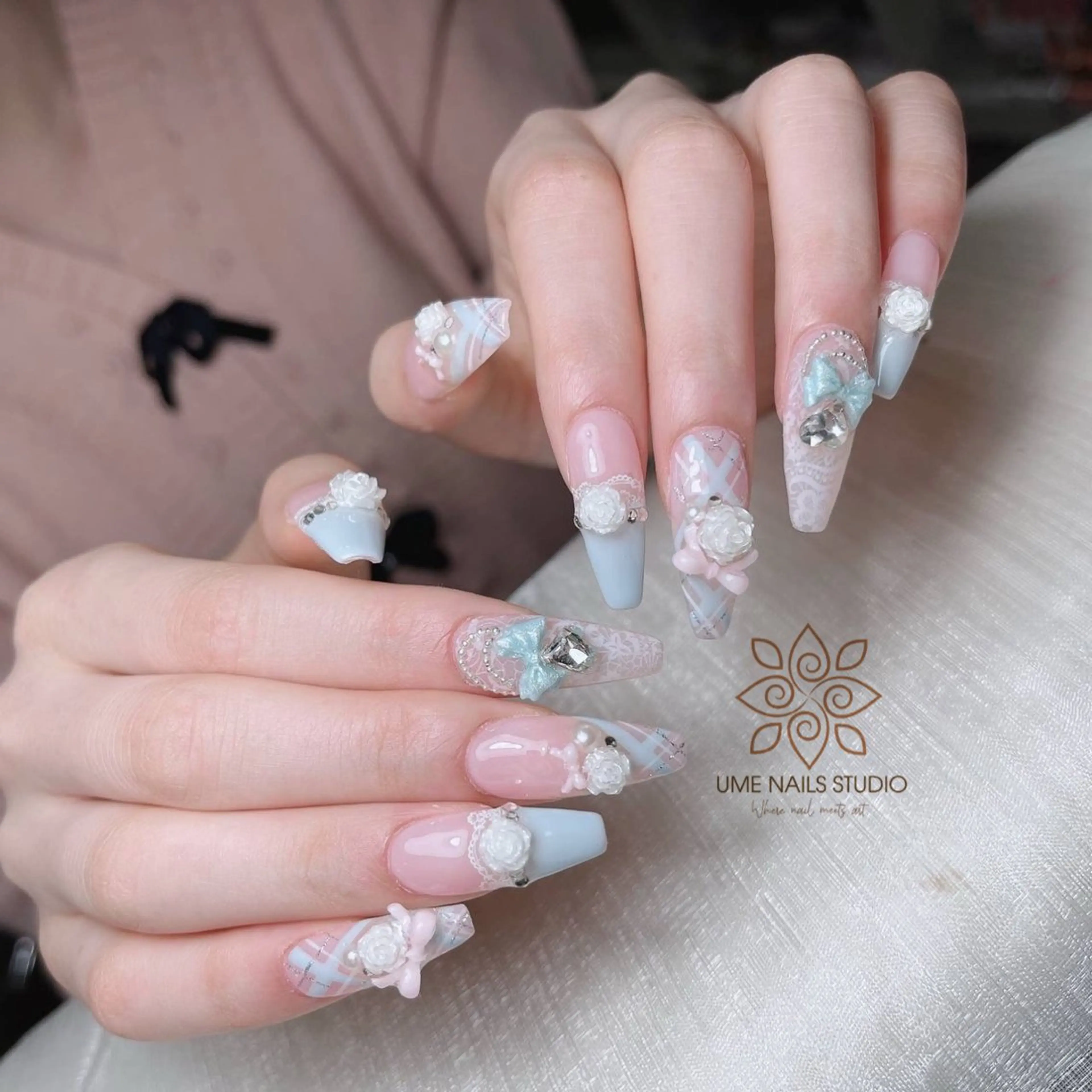 ネイル チークネイル クリアネイル ガーリー キラキラネイル 韓国ネイル ハンドネイル Ume Nail Studioのネイルデザイン