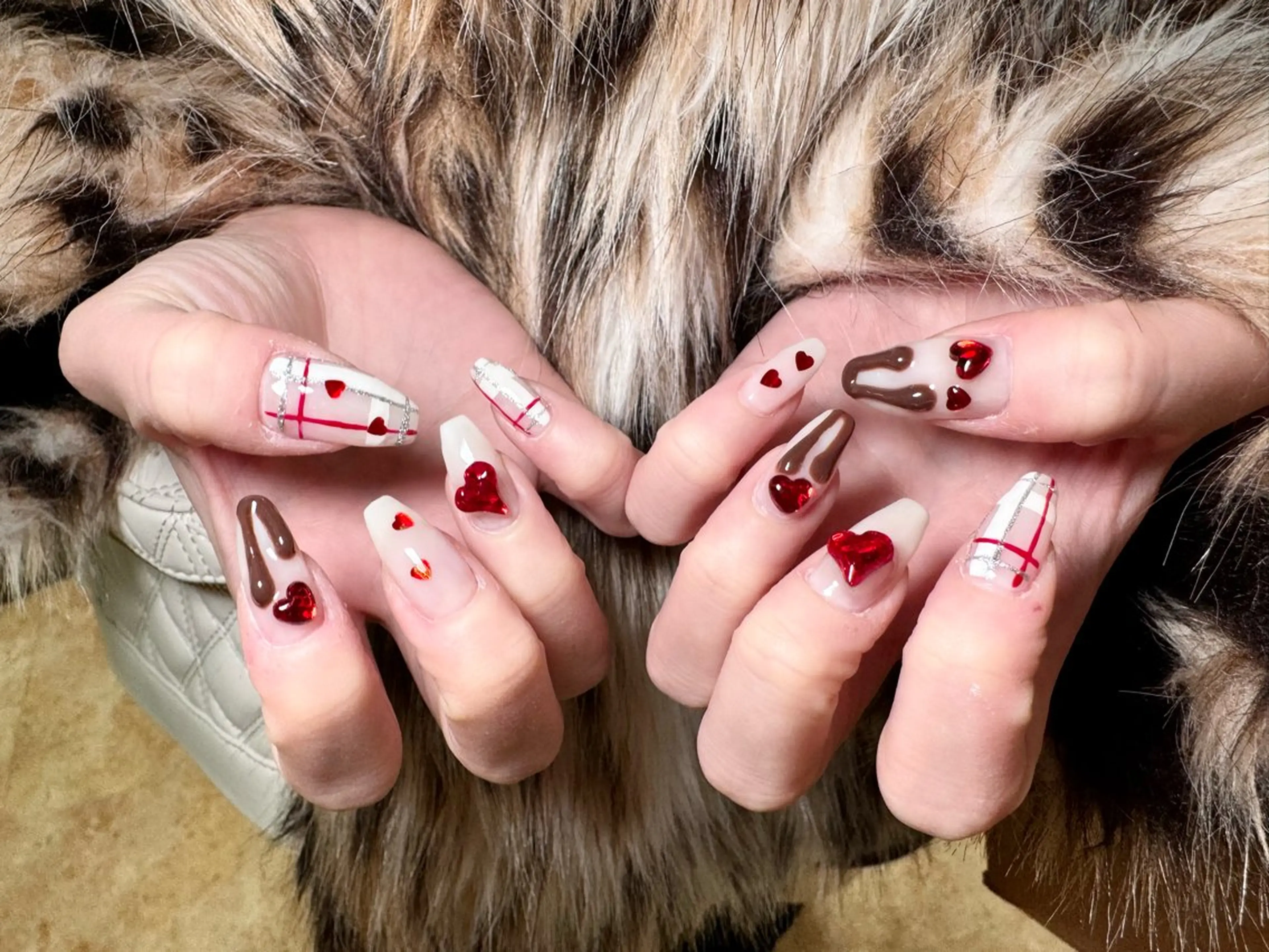 ネイル バレンタイン ハンドネイル RIEKO🍒 ワンホン♡推しネイルのネイルデザイン