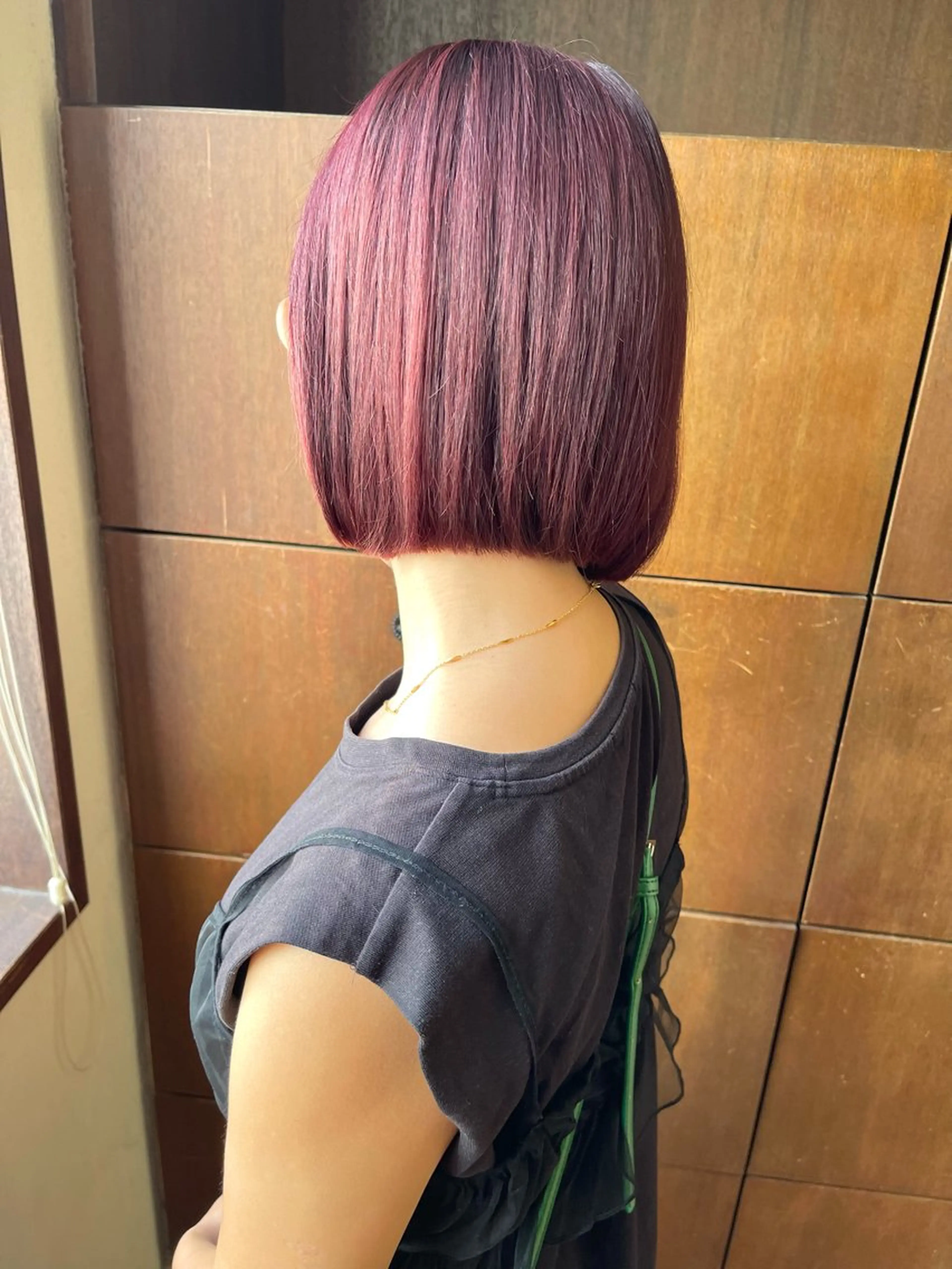 ショート カラー ボルドーカラー レッドカラー カット ヘアカラー トリートメント 髪質改善ｶﾗｰ ｹｱﾌﾞﾘｰﾁ/ﾀﾑのヘアスタイル