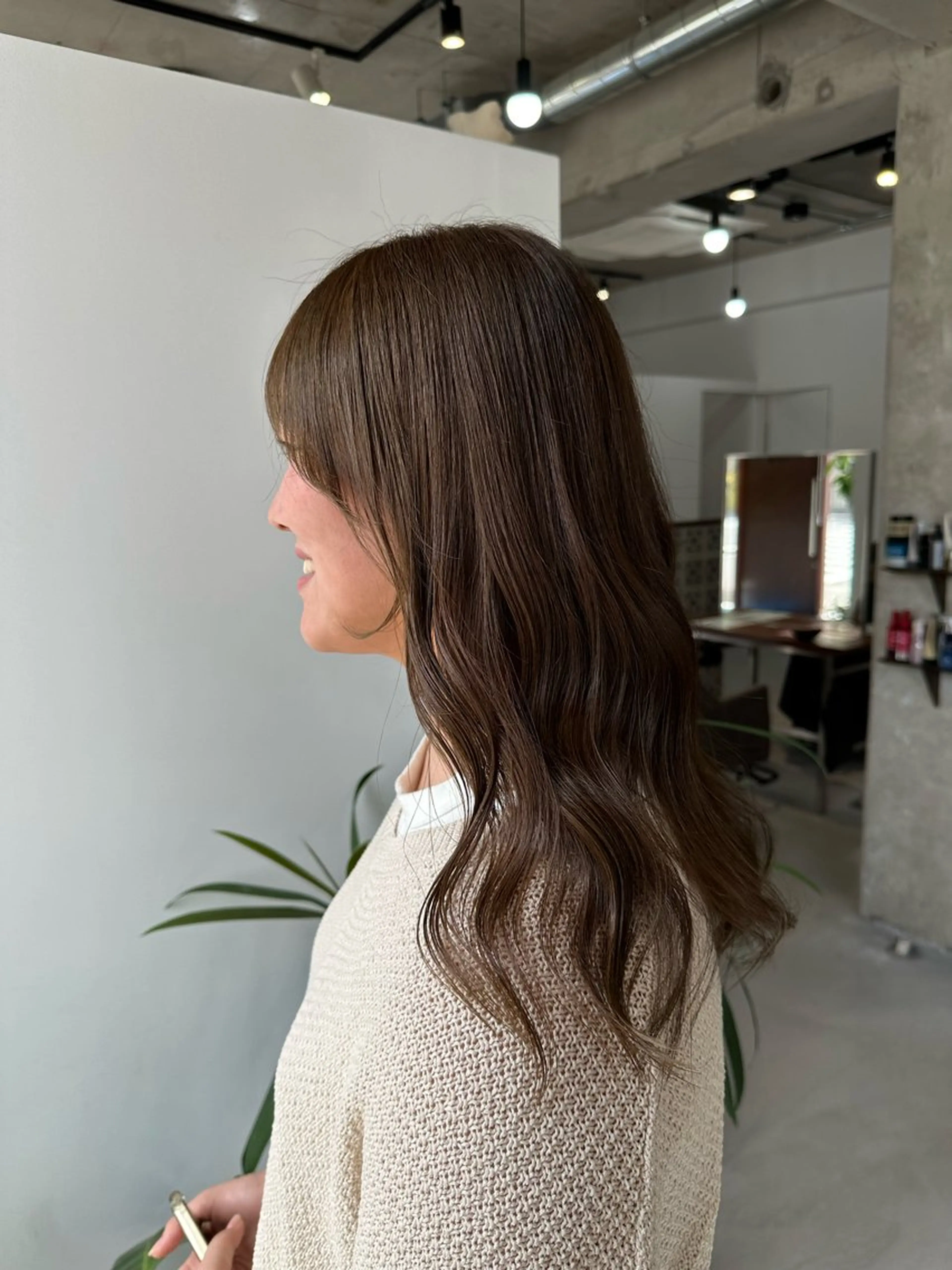 ロング カラー グレージュ オリーブグレージュ オリーブグレー カット ヘアカラー トリートメント カイリ /レイヤーカットのヘアスタイル