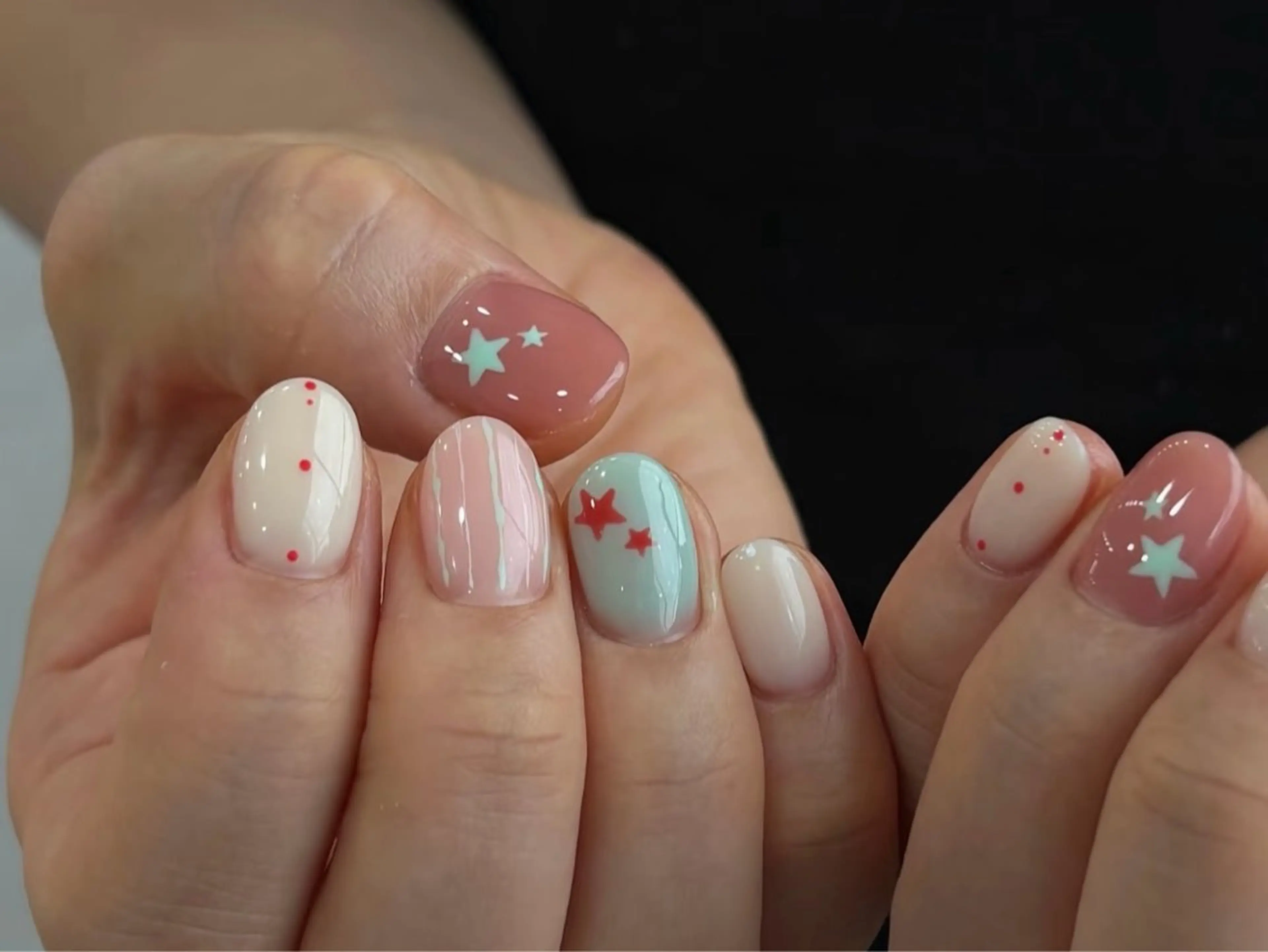 ネイル アートネイル オーロラネイル クリアネイル 長さ出し フレンチネイル ホアン シュリンのネイルデザイン