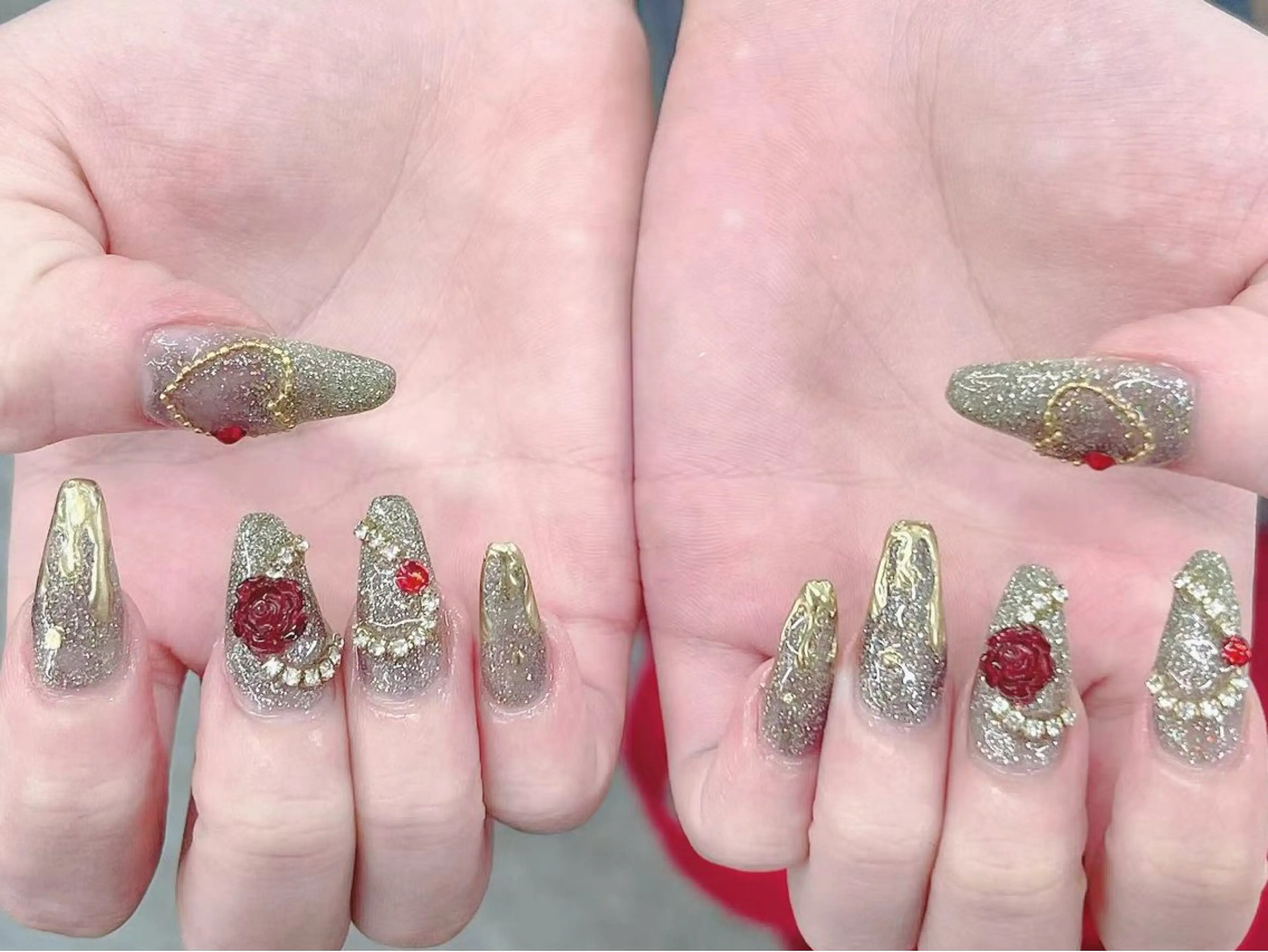 ネイル アートネイル ゴールド キラキラネイル ハンドネイル NOA NAILのネイルデザイン