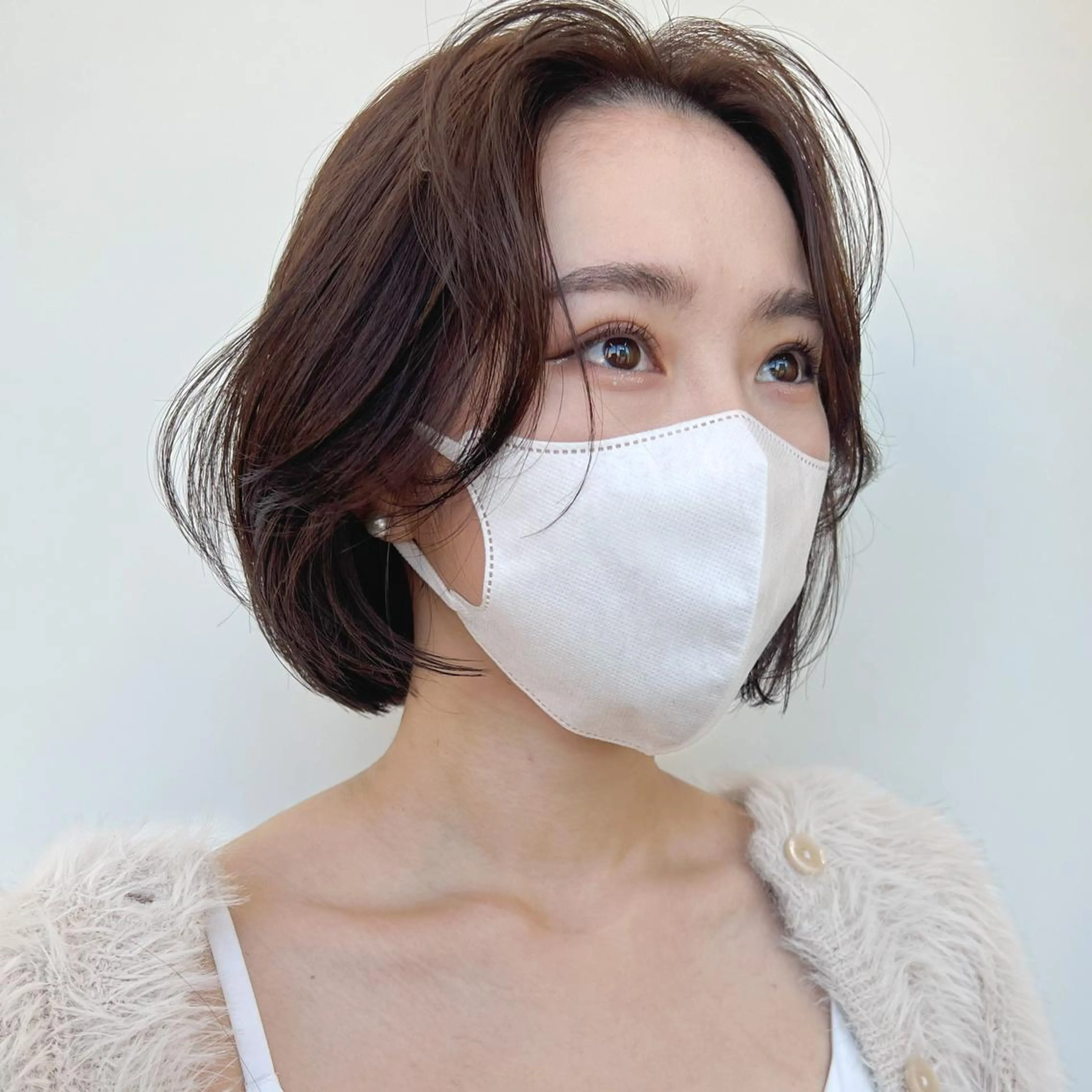 ショート カラー ベージュカラー グレージュ ボブ くびれヘア くせ毛 ヘアカラー トリートメント ニュアンスレイヤー ハイトーンカラーのヘアスタイル