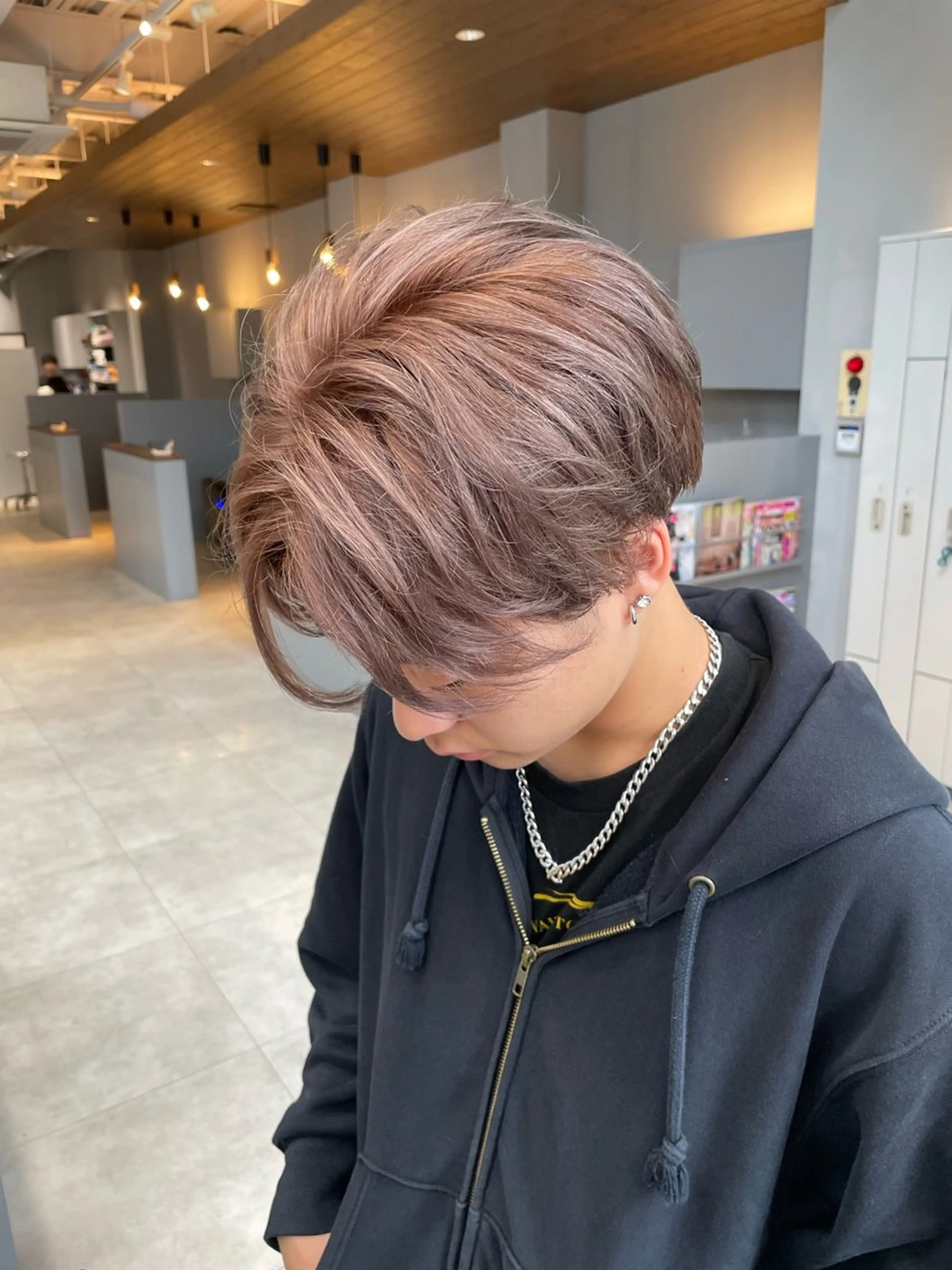 ショート カラー メンズ ベージュカラー ピンクカラー ピンクベージュ ヘアカラー エマ ピボット 中川店所属・富原崇太/ 透明感カラー/韓国風のヘアスタイル