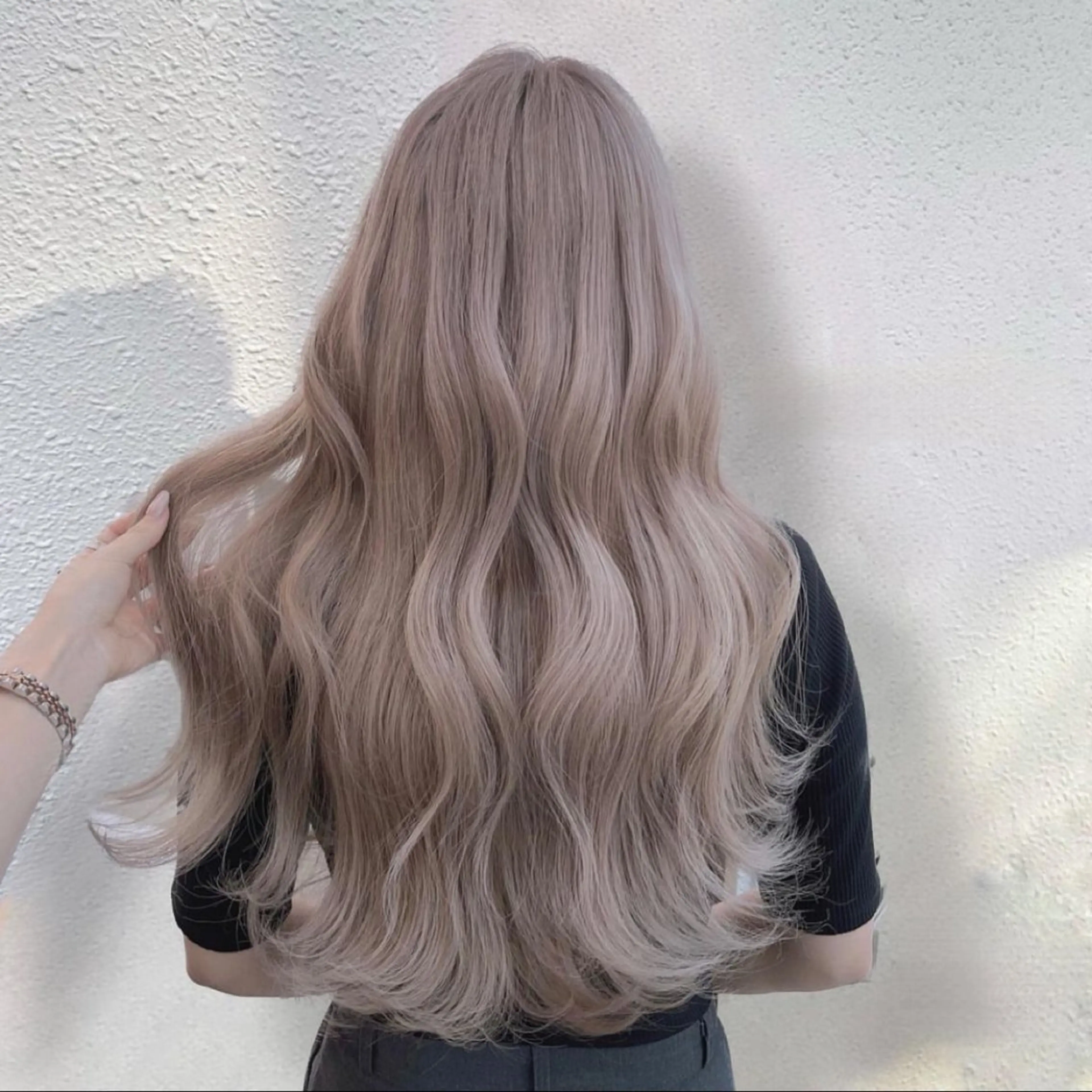 ロング カラー ヘアアレンジ ベージュカラー ブリーチ ブロンド ダブルカラー ハイトーンカラー ヘアカラー トリートメント 🌟🍒ハイトーン 韓国ヘア/ユウミのヘアスタイル