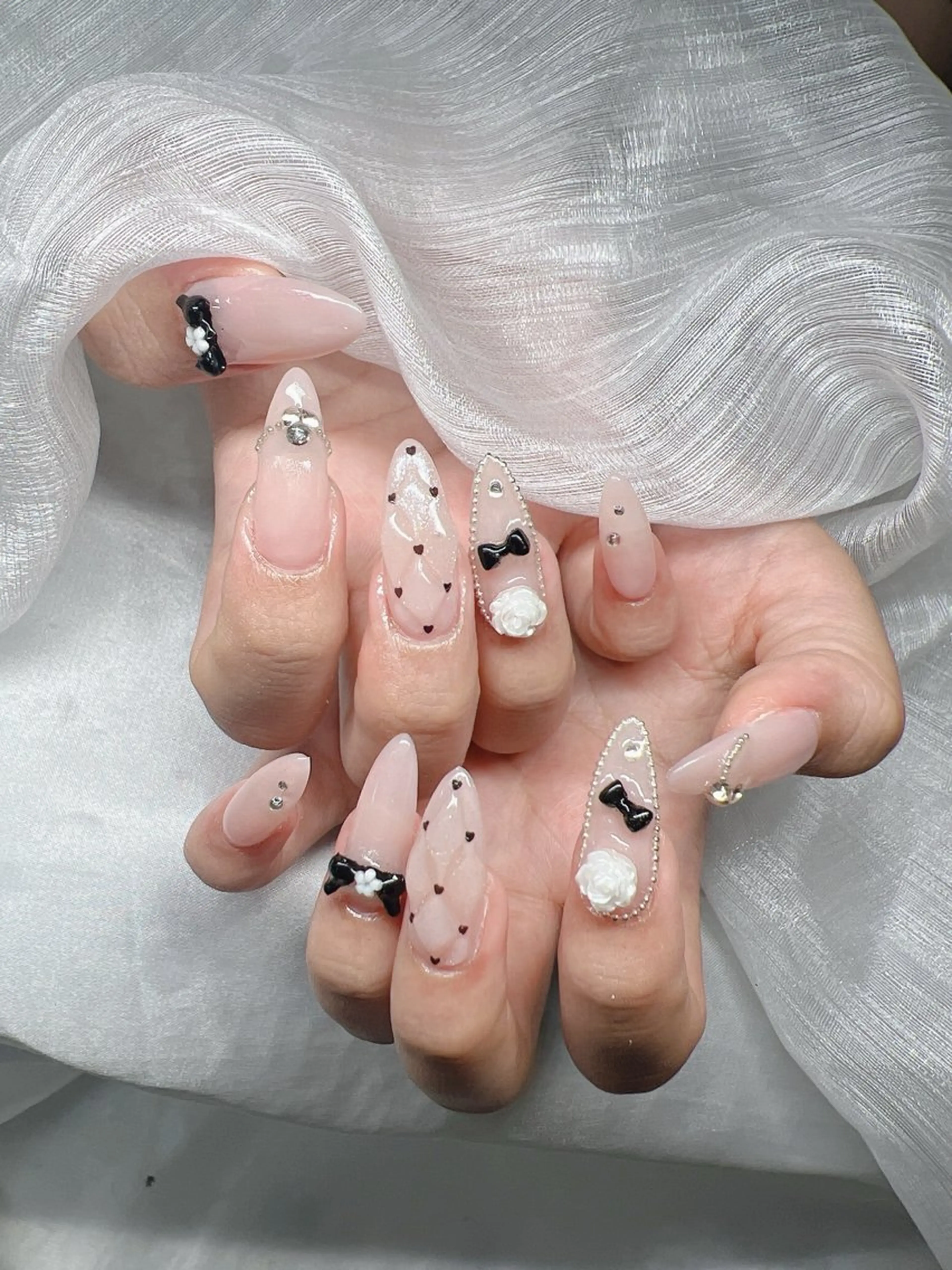 ネイル 長さ出し グラデーション キラキラネイル マグネットネイル ニュアンスネイル ハンドネイル Lee Nailsのネイルデザイン