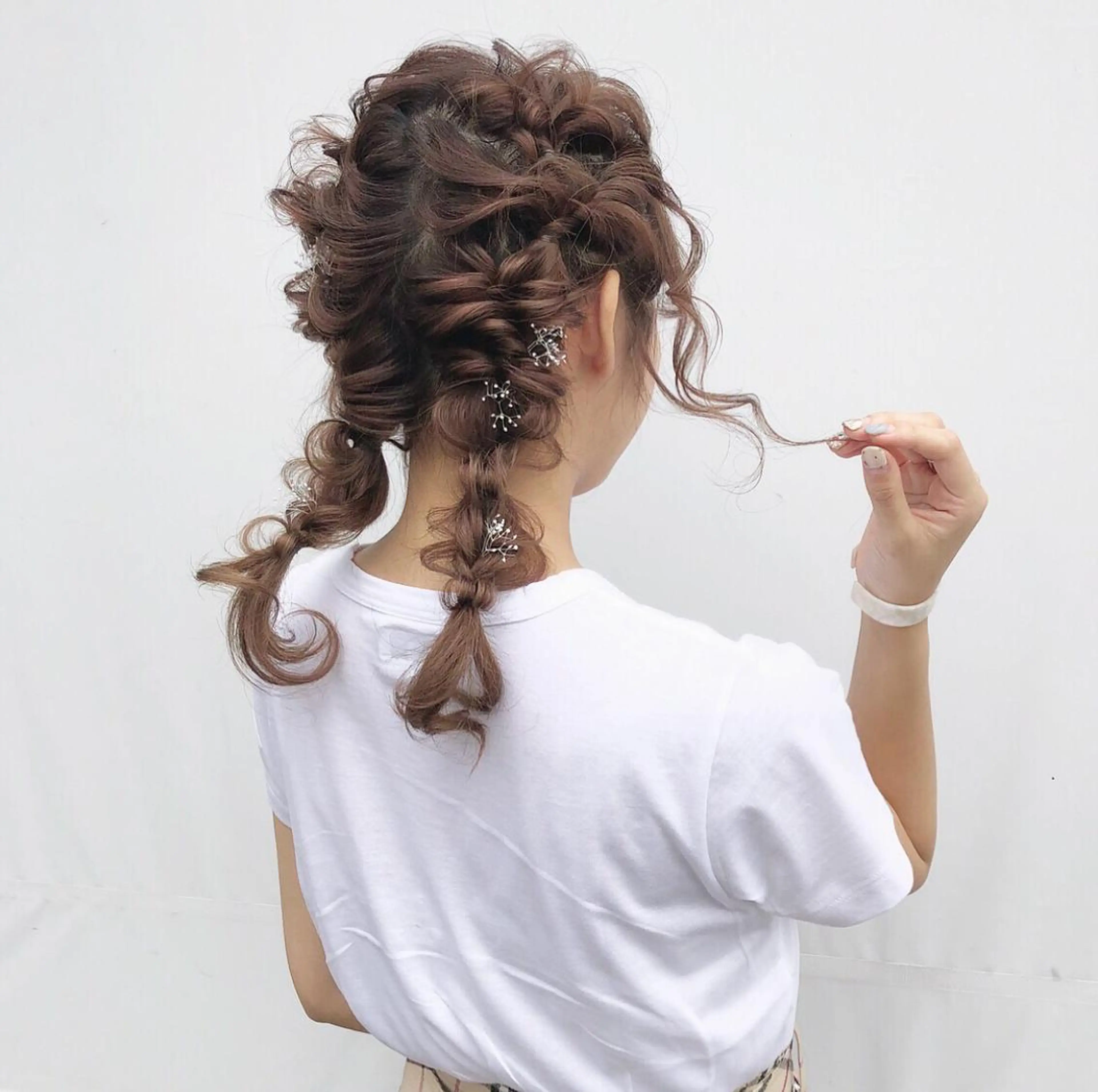 セミロング カラー ヘアアレンジ ツインテール autre所属・大久保 ひでなりのヘアスタイル