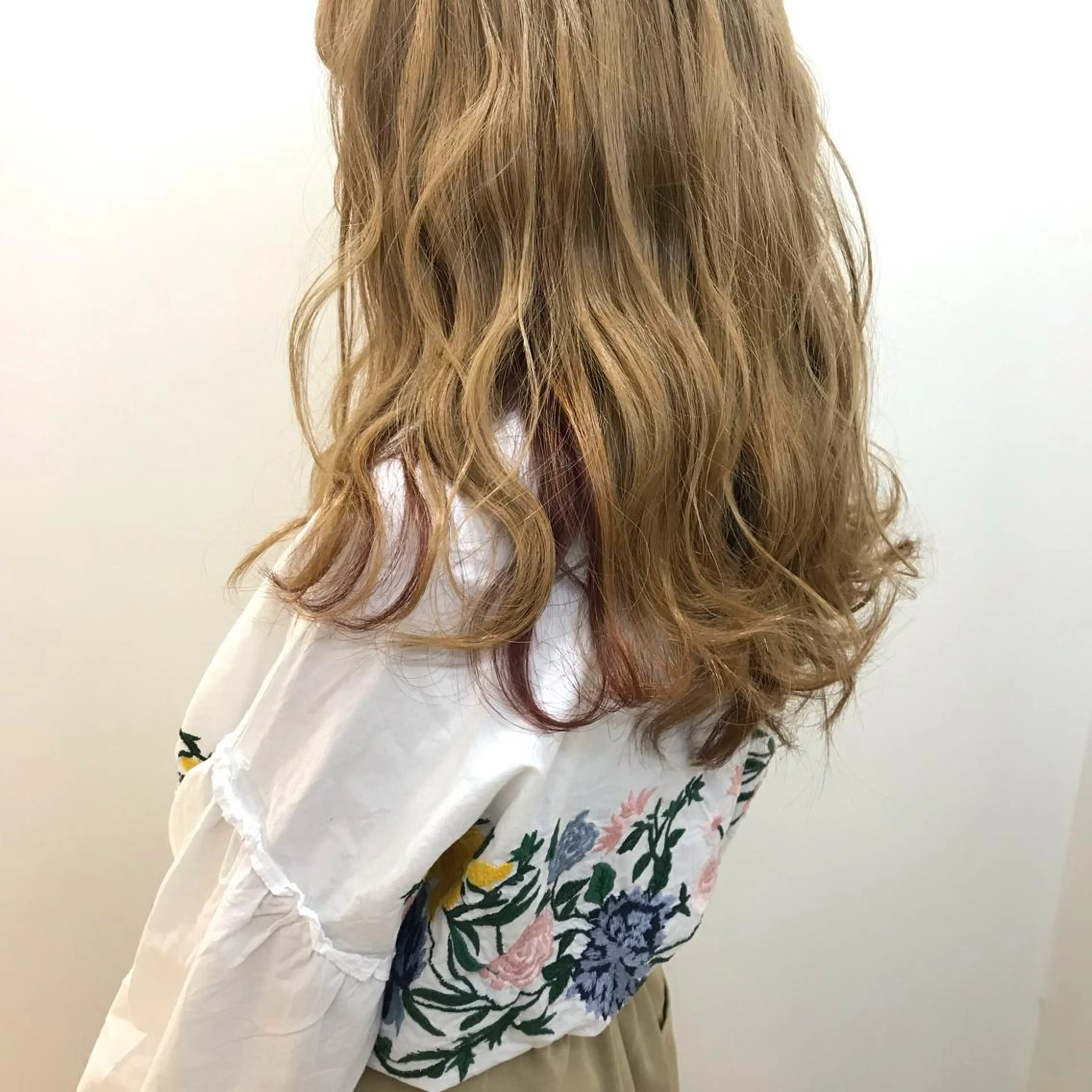 ロング riho/ブリーチ/ デザインカラー/辻堂のヘアスタイル