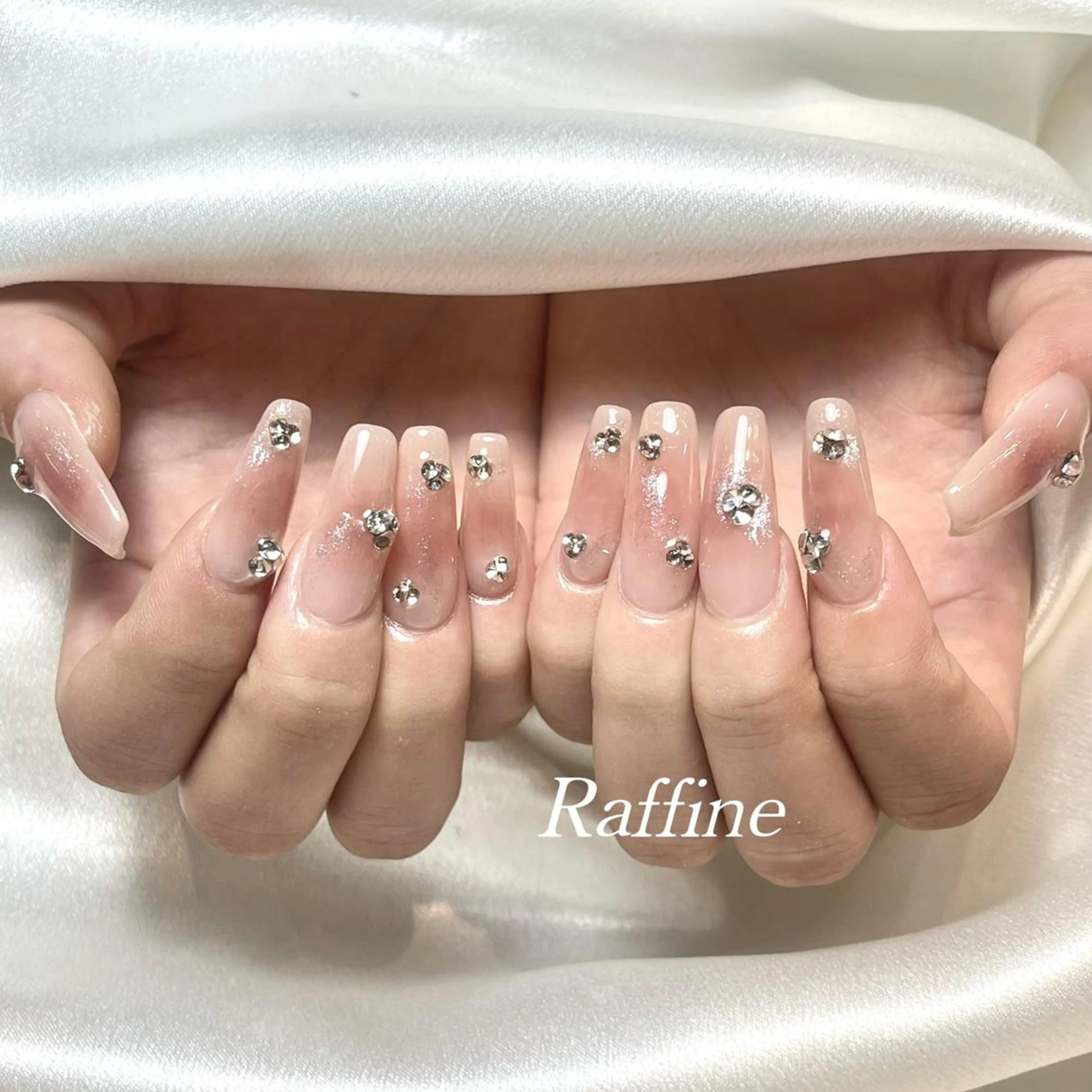 ネイル RAFFINE 月🦋🩵のネイルデザイン