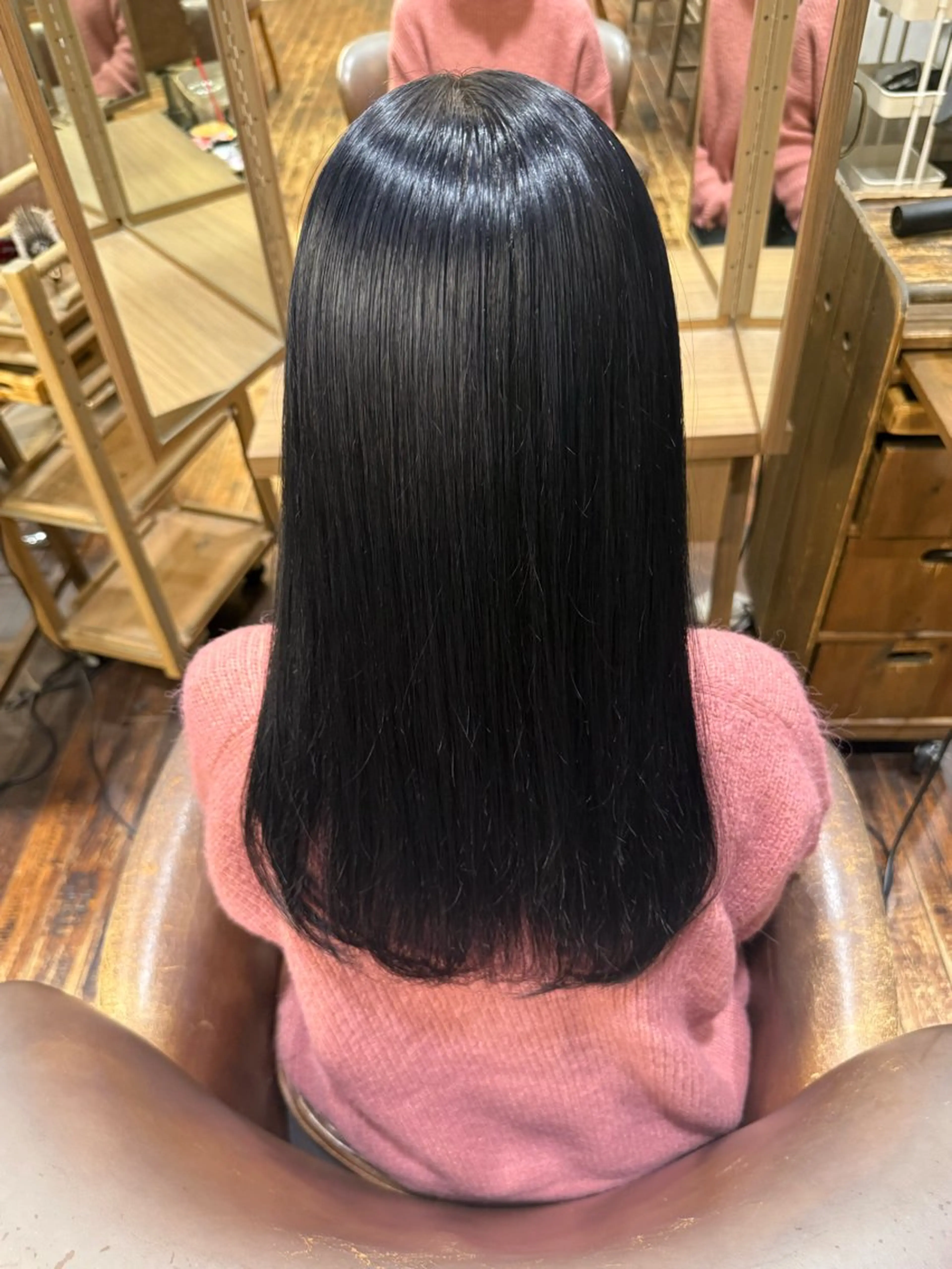 【艶カラー+髪質改善TR+毛先カット】ダメージケアぎゅっと詰め込みプラン🪞の写真