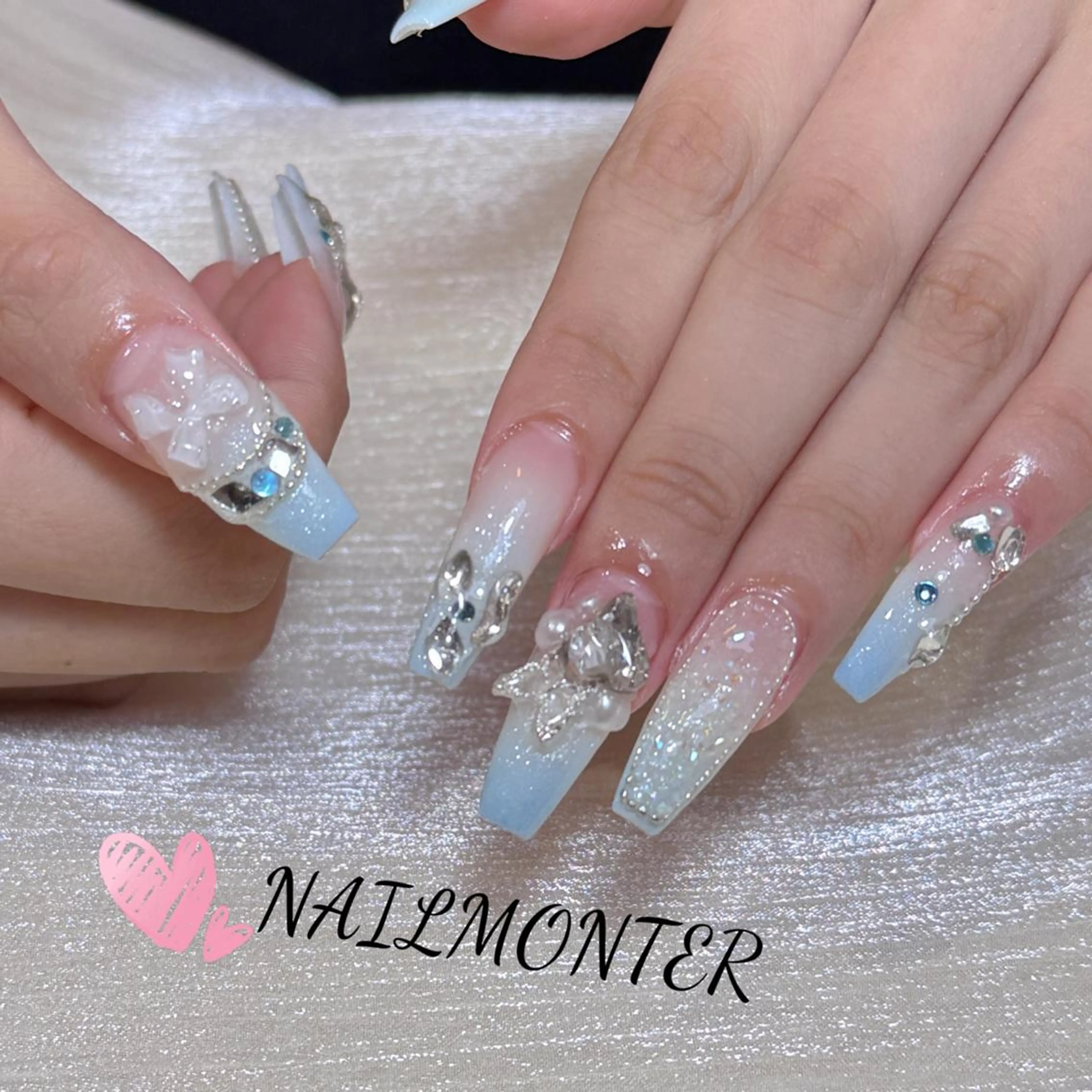 ネイル アートネイル オーロラネイル ガーリー キラキラネイル 韓国ネイル ハンドネイル ハンドケア Nail Monsterのネイルデザイン