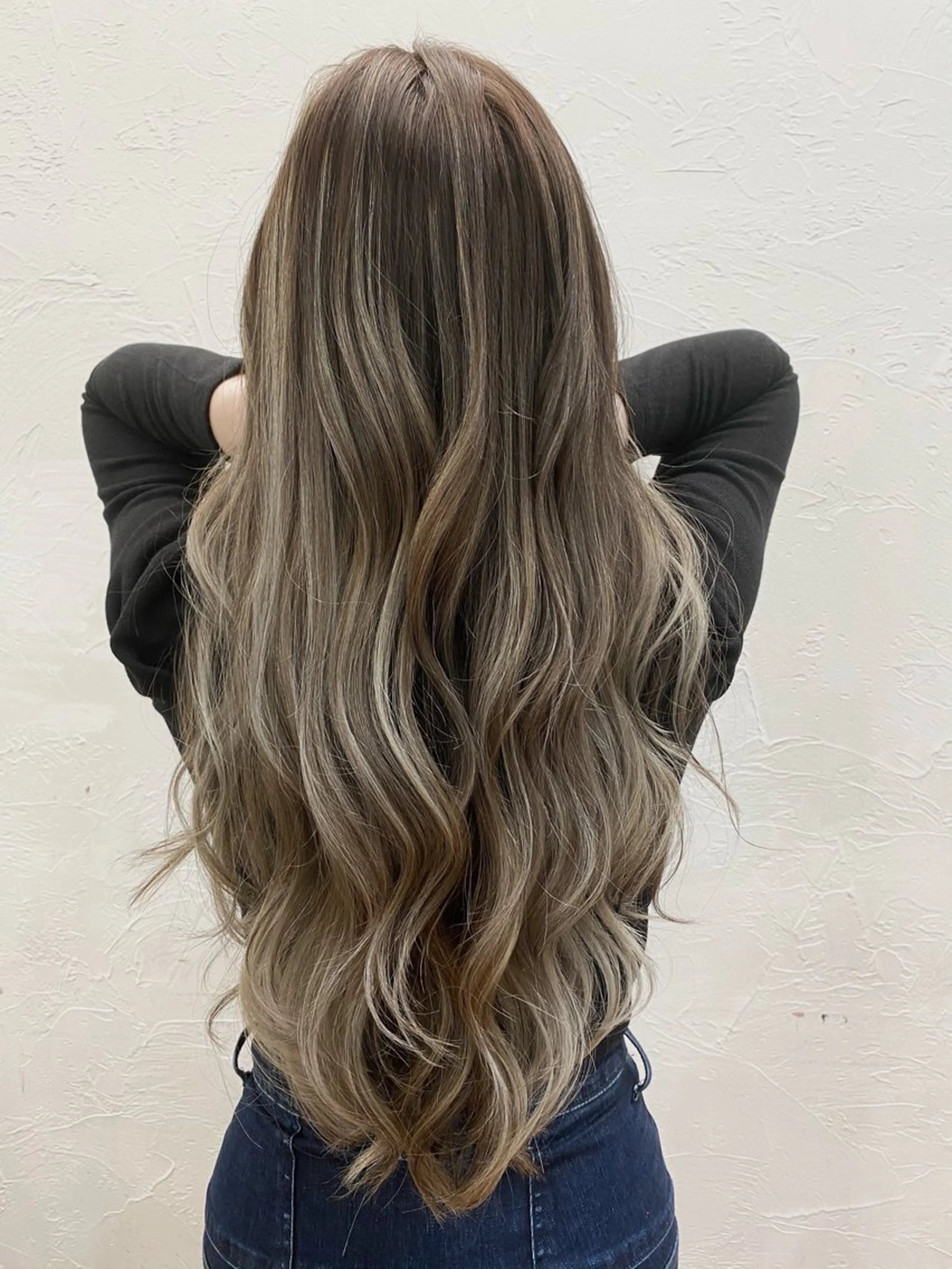 ロング カラー バレイヤージュ グラデーションカラー ハイライトカラー ハイライト レイヤーカット ✨原宿ハイトーン ブリーチ職人菊池のヘアスタイル