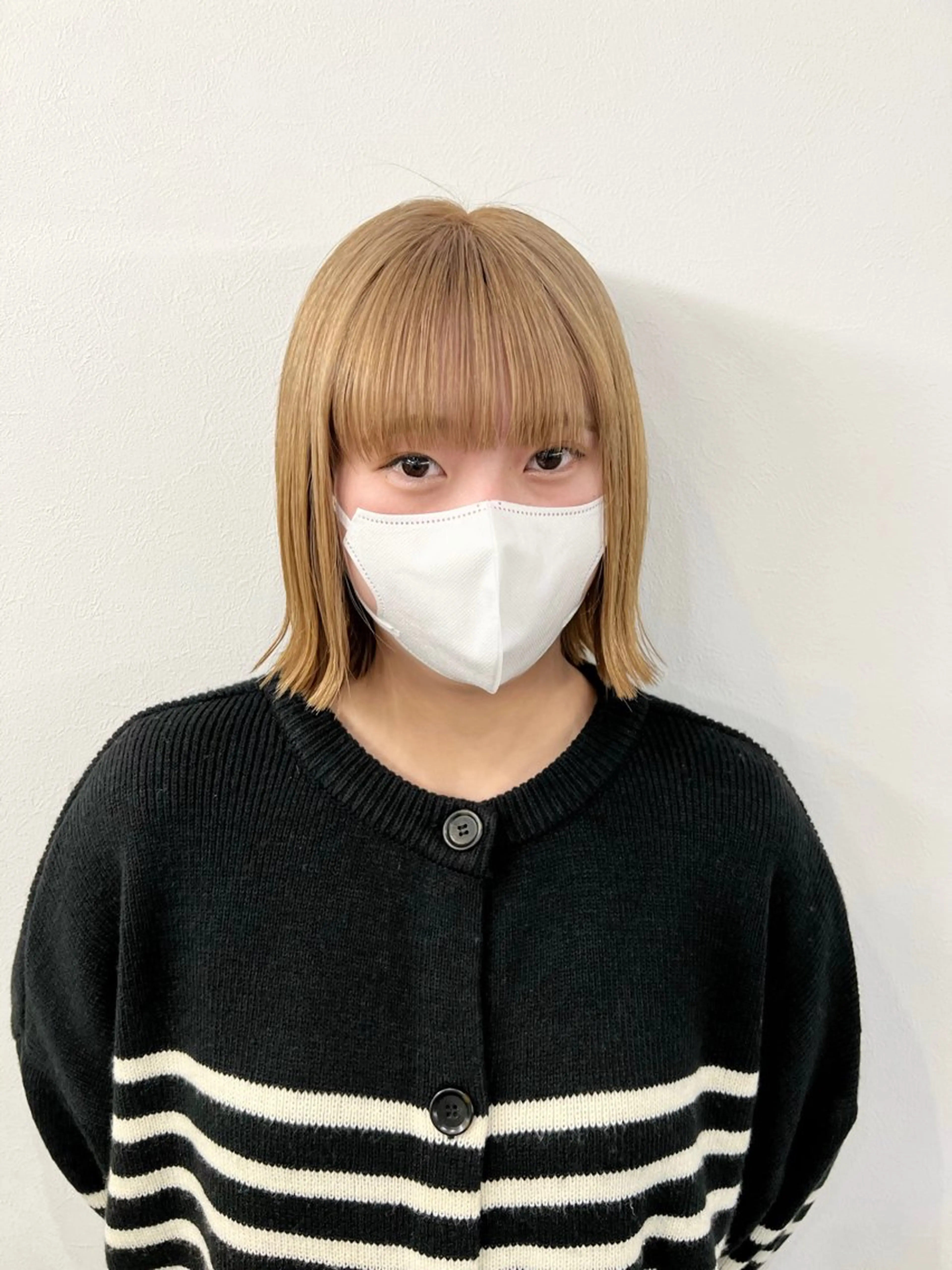 ショート カラー ベージュカラー ブリーチ ミルクティーベージュ miyu✂︎Lien 上品なブリーチカラーのヘアスタイル