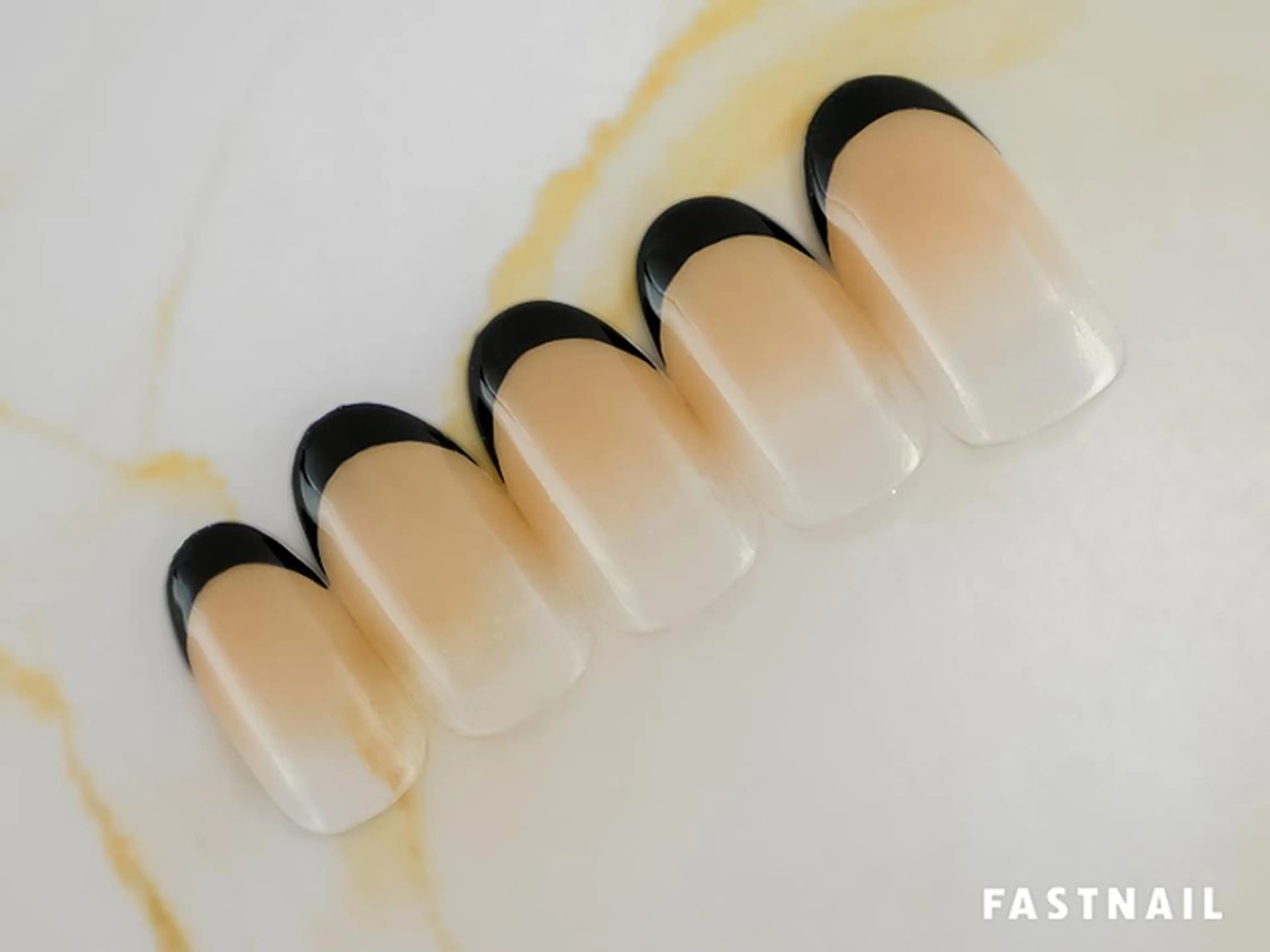 ネイル フレンチネイル ファストネイル ロコ 春日のネイルデザイン